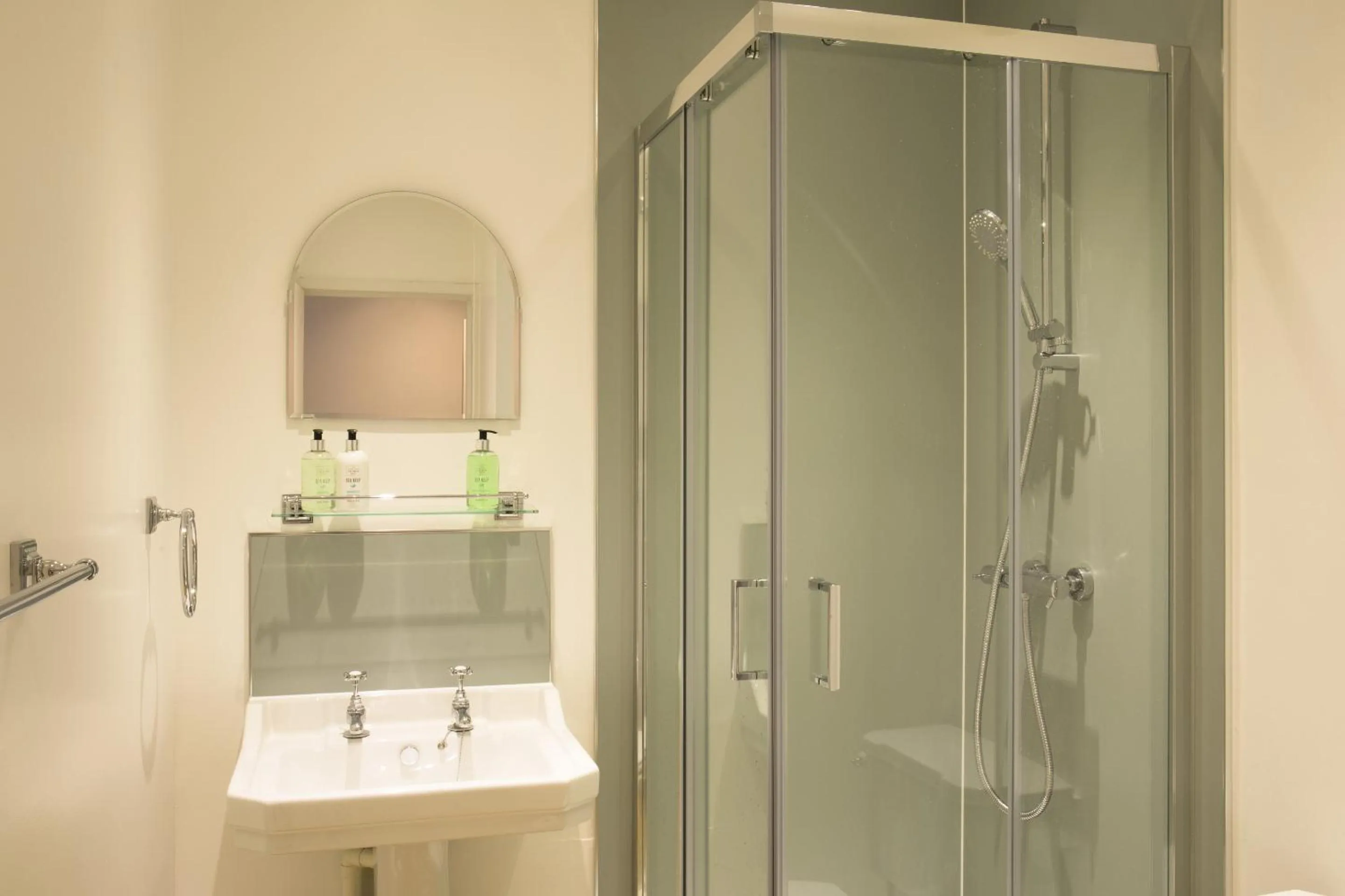 Bathroom in The Fox Inn