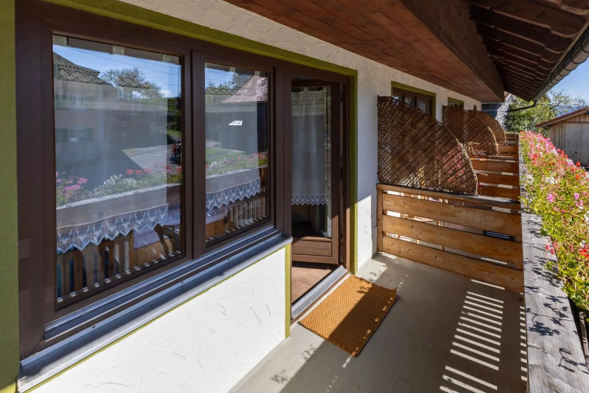 Balcony/Terrace in Goldiger Hirsch B&B mit Gemeinschaftsküche