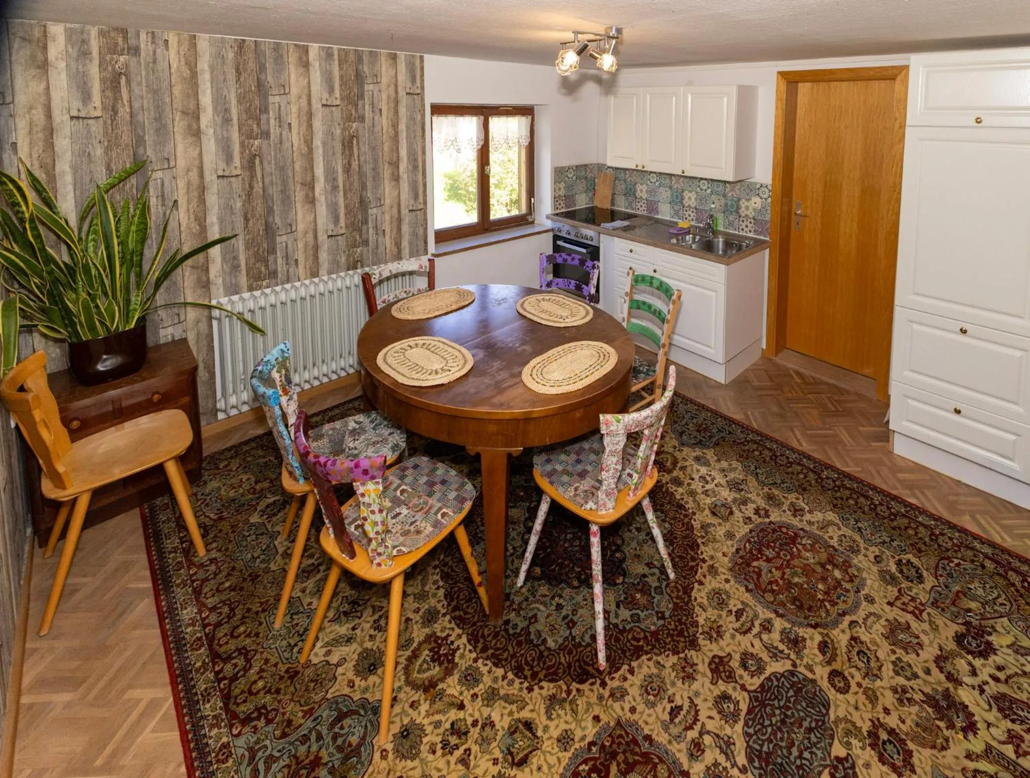 kitchen in Goldiger Hirsch B&B mit Gemeinschaftsküche