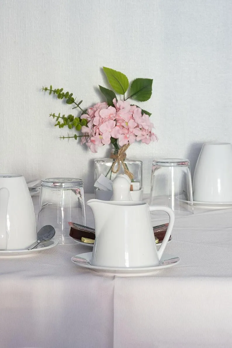 Dining area in bishop gate bnb
