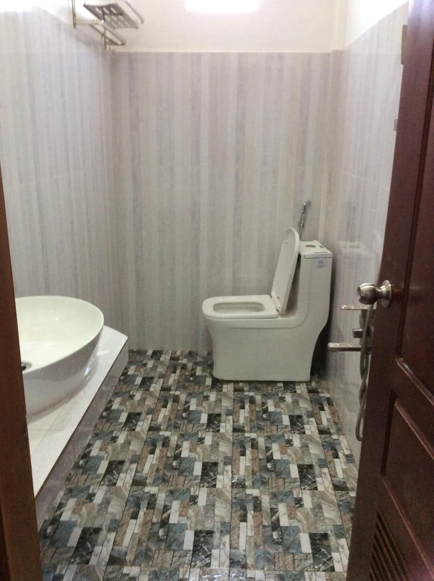 Shower in Realkhom Homestay