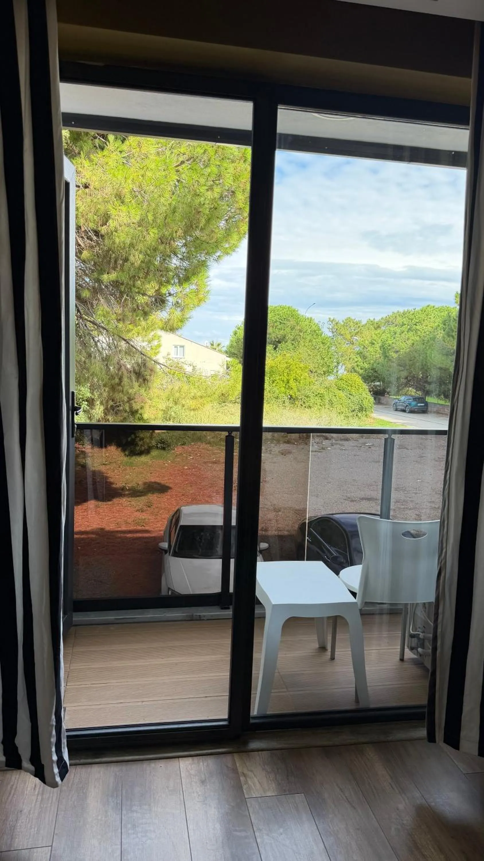 Day in Deluxe Beach Residence