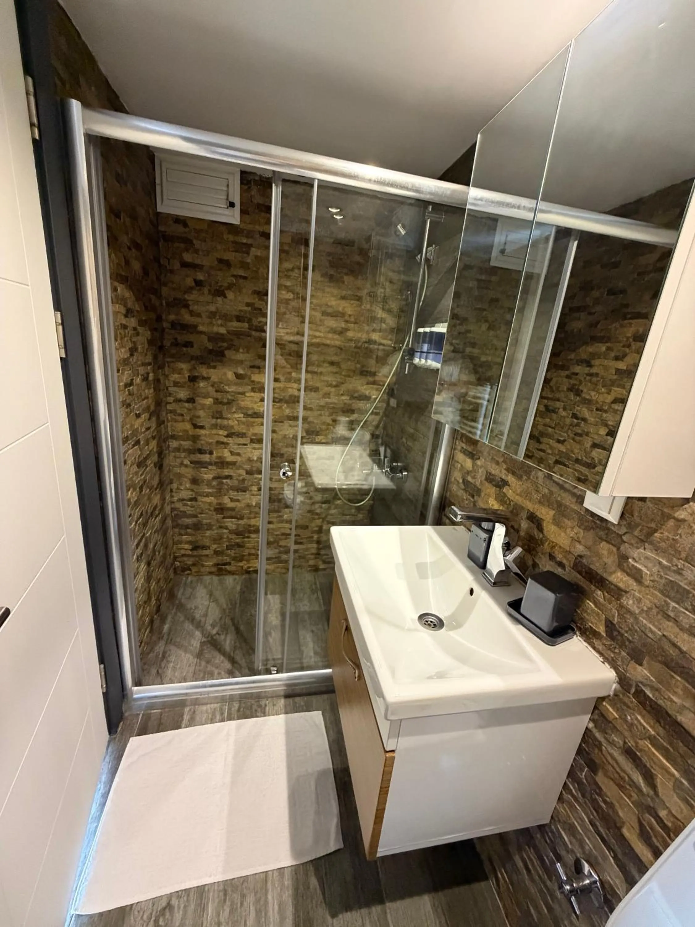 Shower in Deluxe Beach Residence