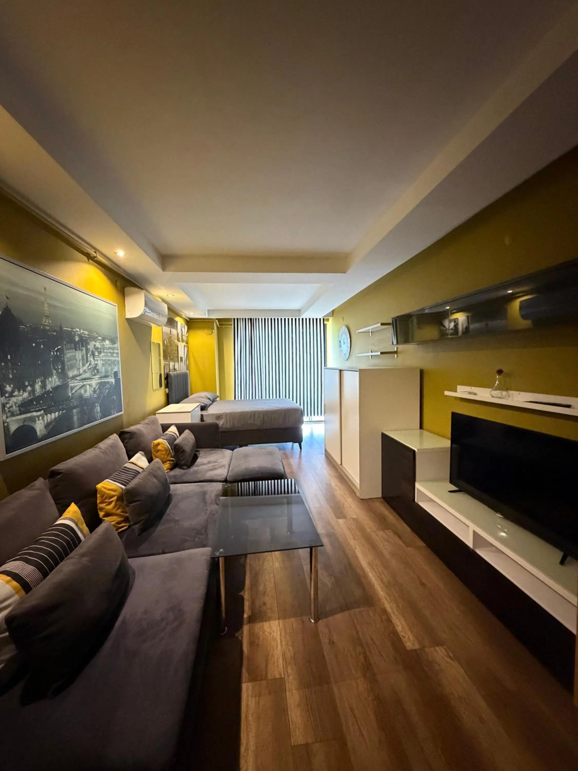 Photo of the whole room in Deluxe Beach Residence