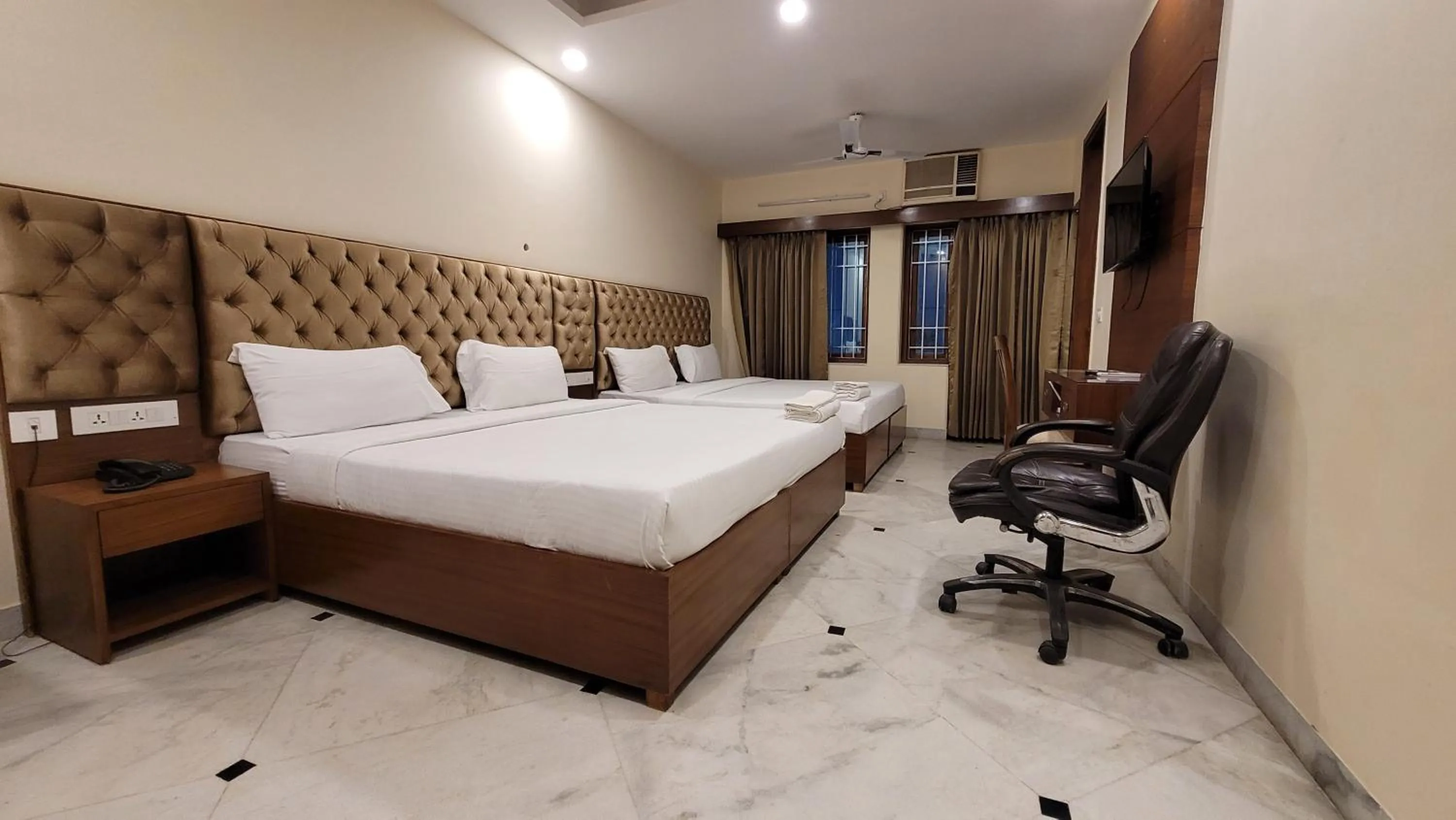 Bed in JMD Residency