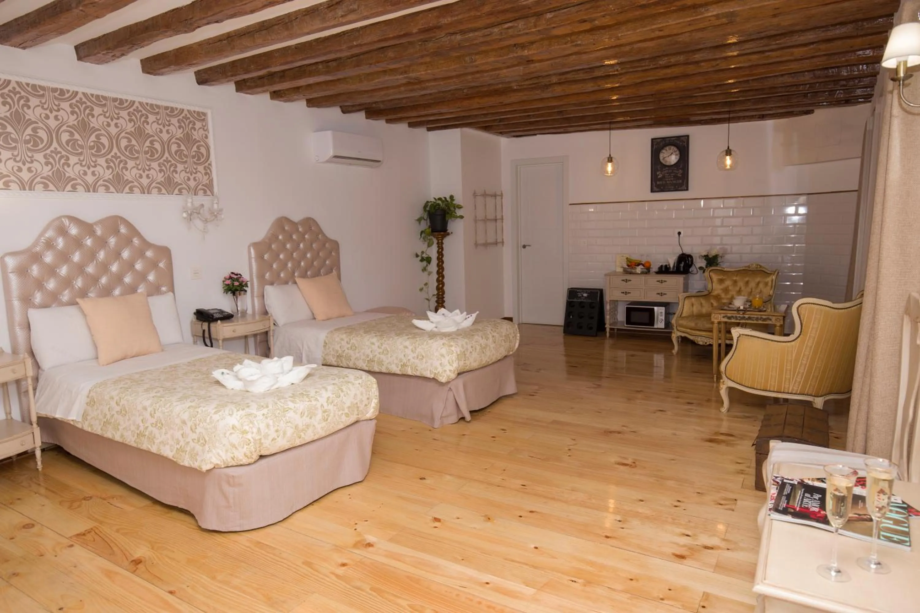 Photo of the whole room in Hostal Central Palace Madrid