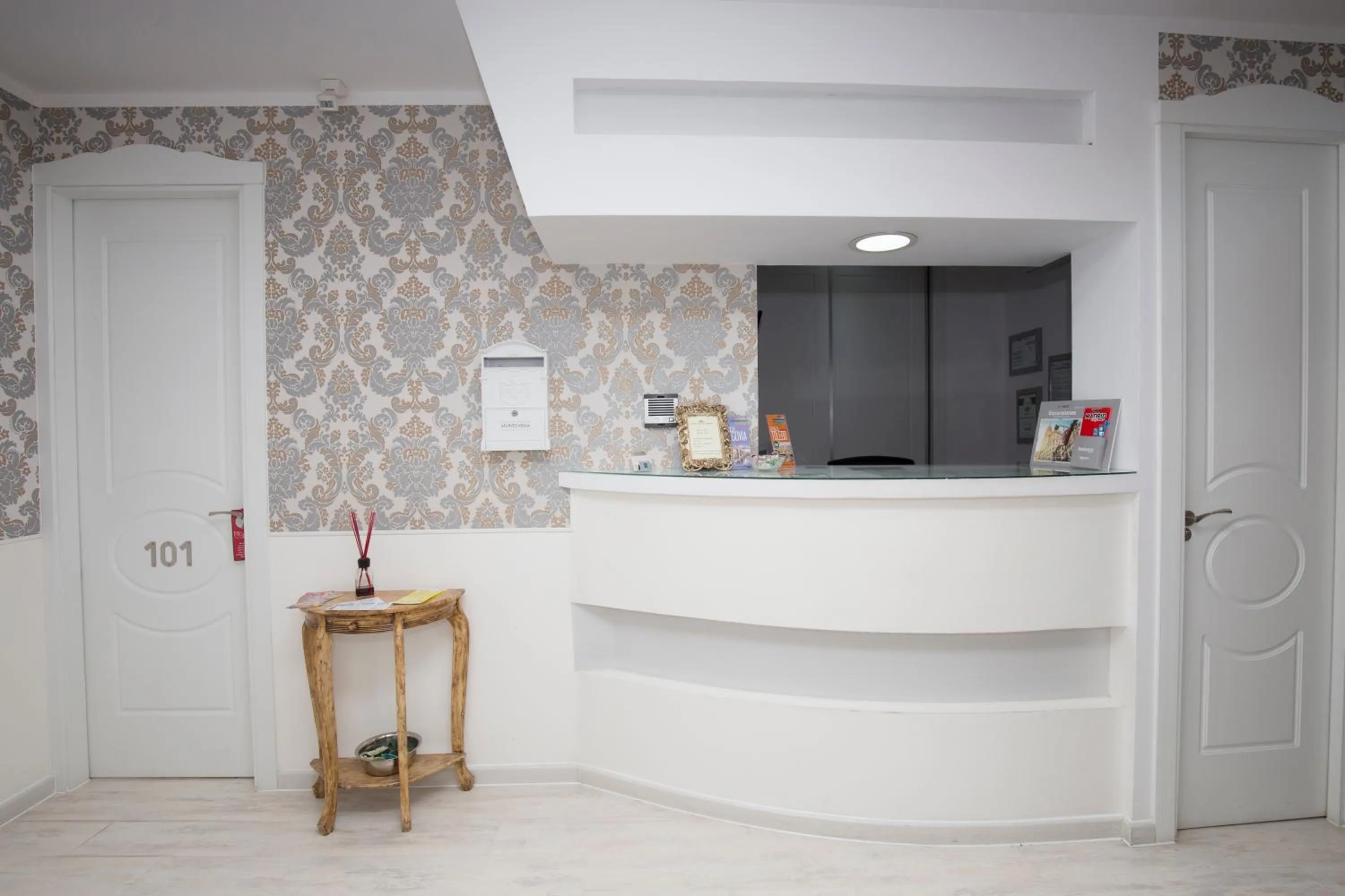 Lobby or reception in Hostal Central Palace Madrid