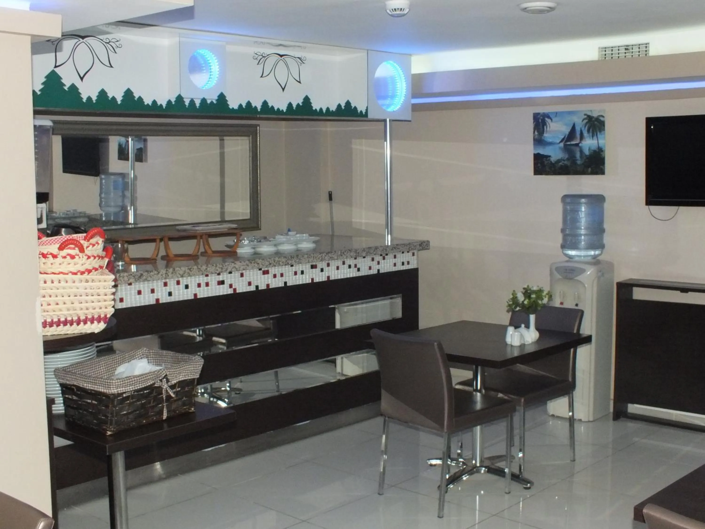 Communal kitchen in Hotel Timya
