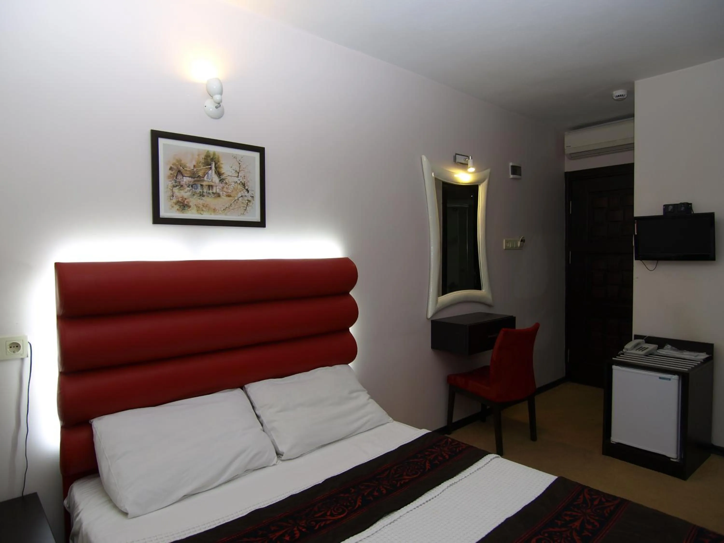 Photo of the whole room, Bed in Hotel Timya