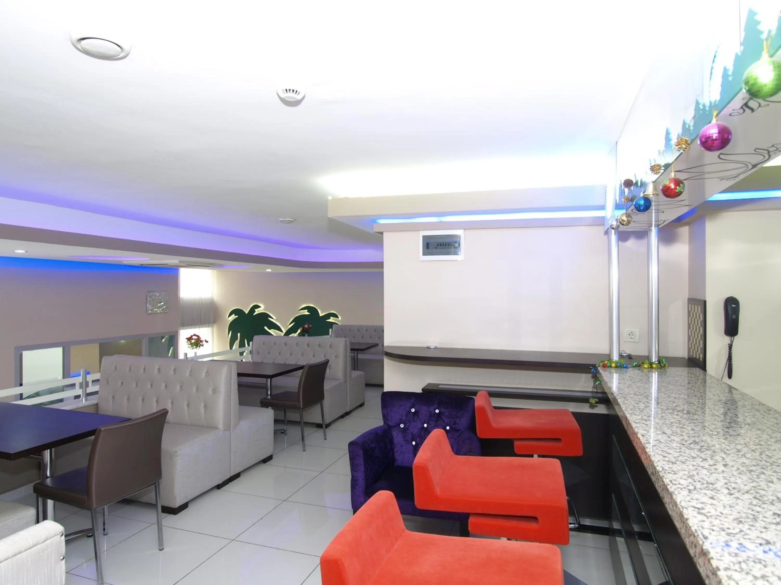 Communal lounge/ TV room in Hotel Timya