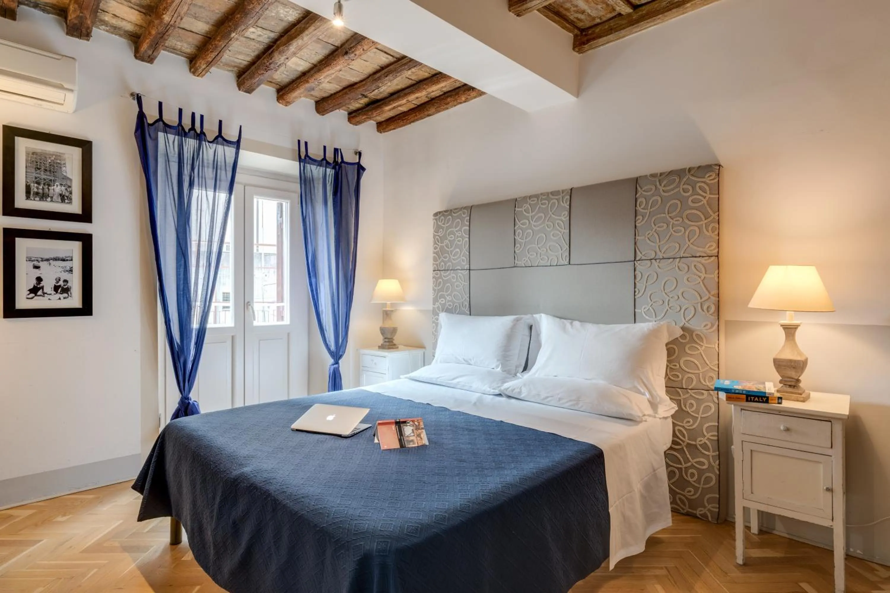 Bed in The Bluehostel