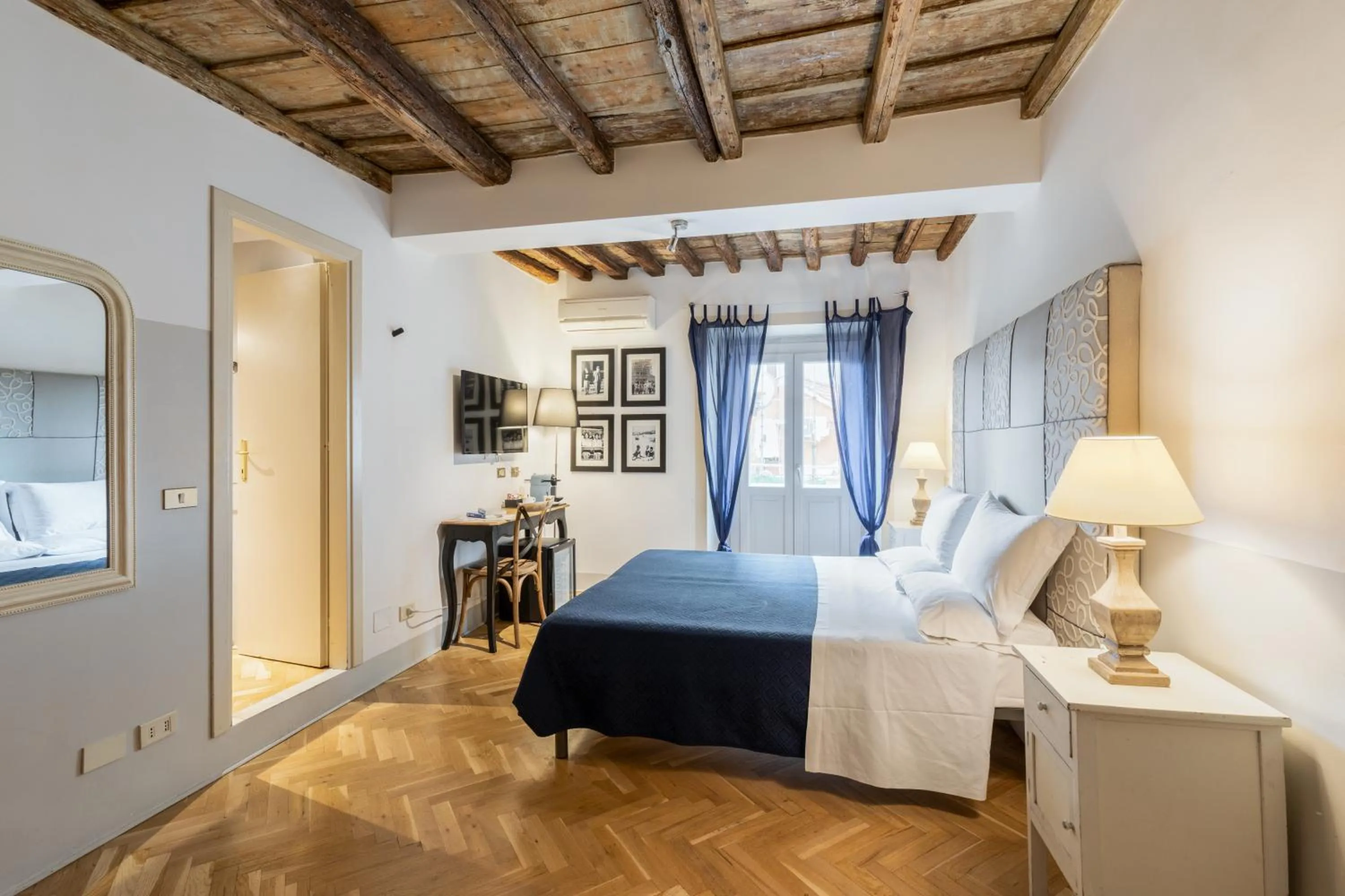 Decorative detail, Bed in The Bluehostel