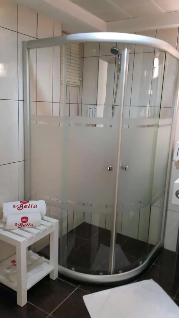 Shower in Hotel La Bella Soma