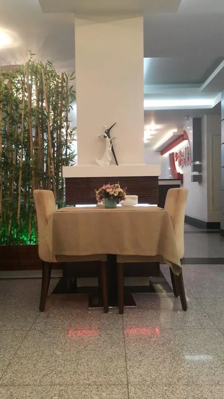 Restaurant/places to eat in Hotel La Bella Soma