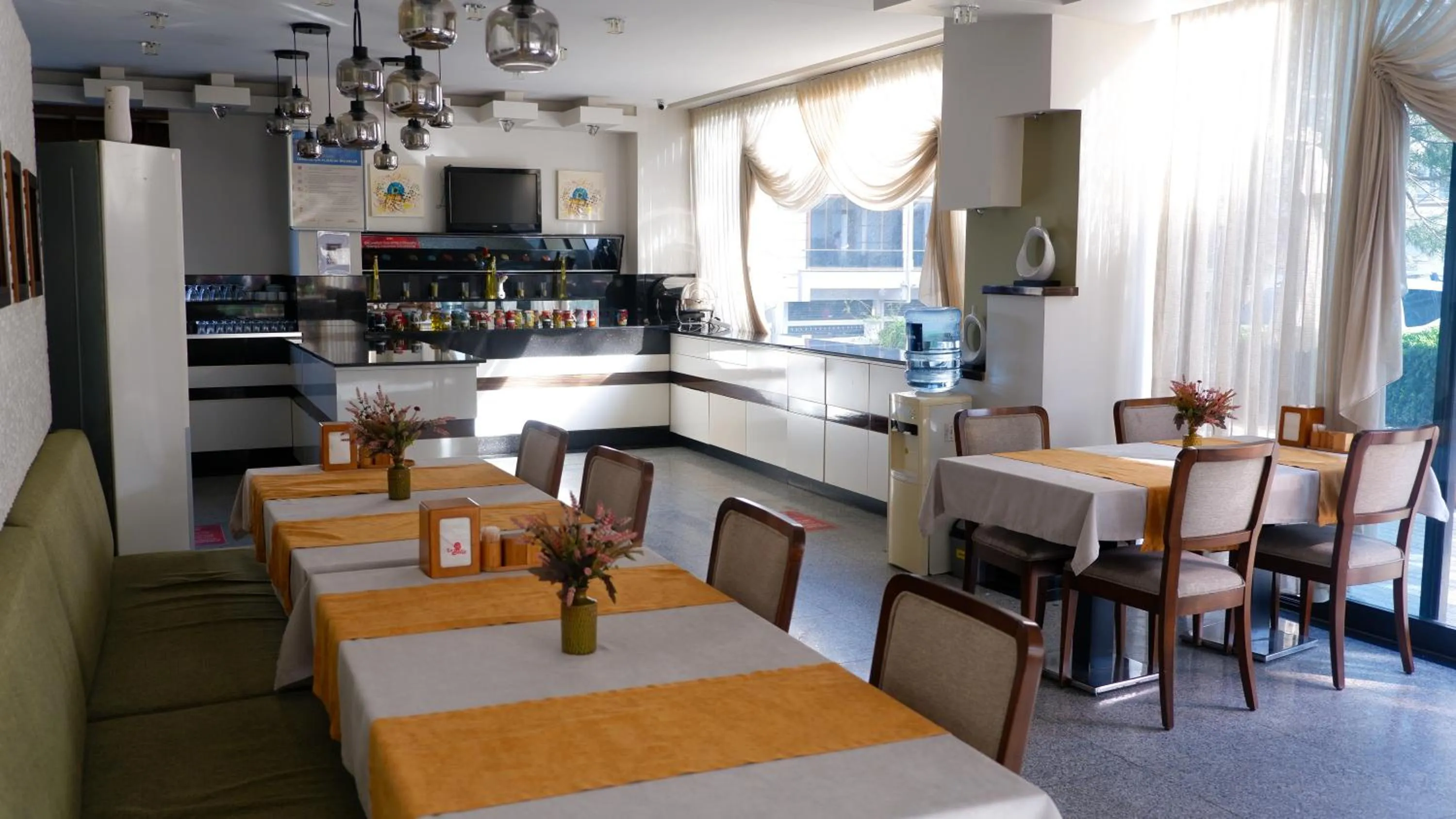 Restaurant/places to eat in Hotel La Bella Soma