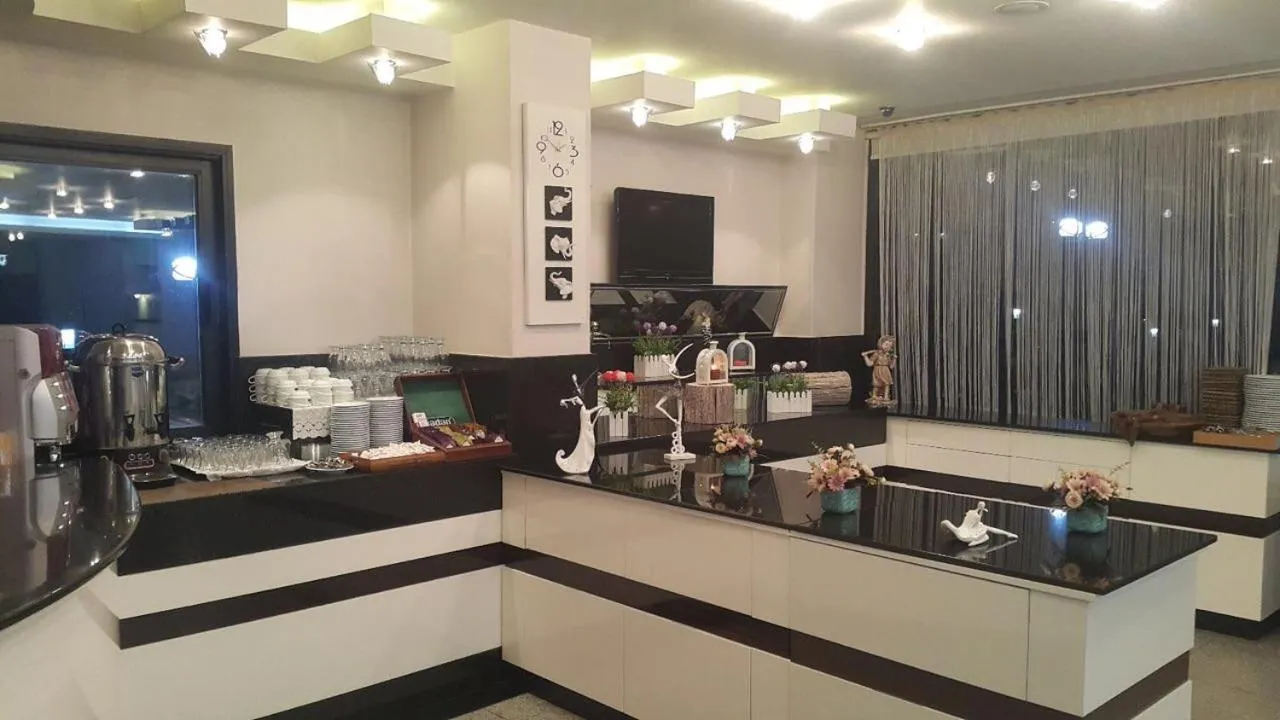 Restaurant/places to eat in Hotel La Bella Soma