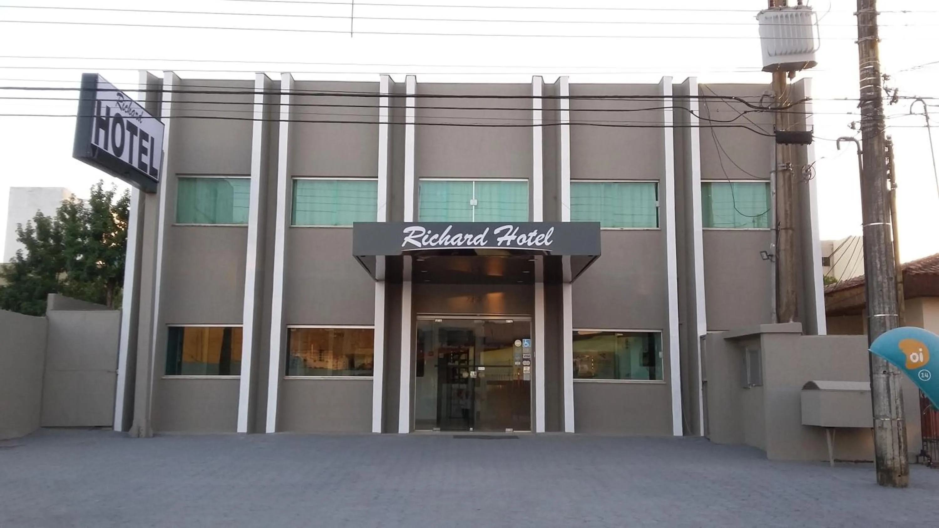 Facade/entrance in Richard Hotel