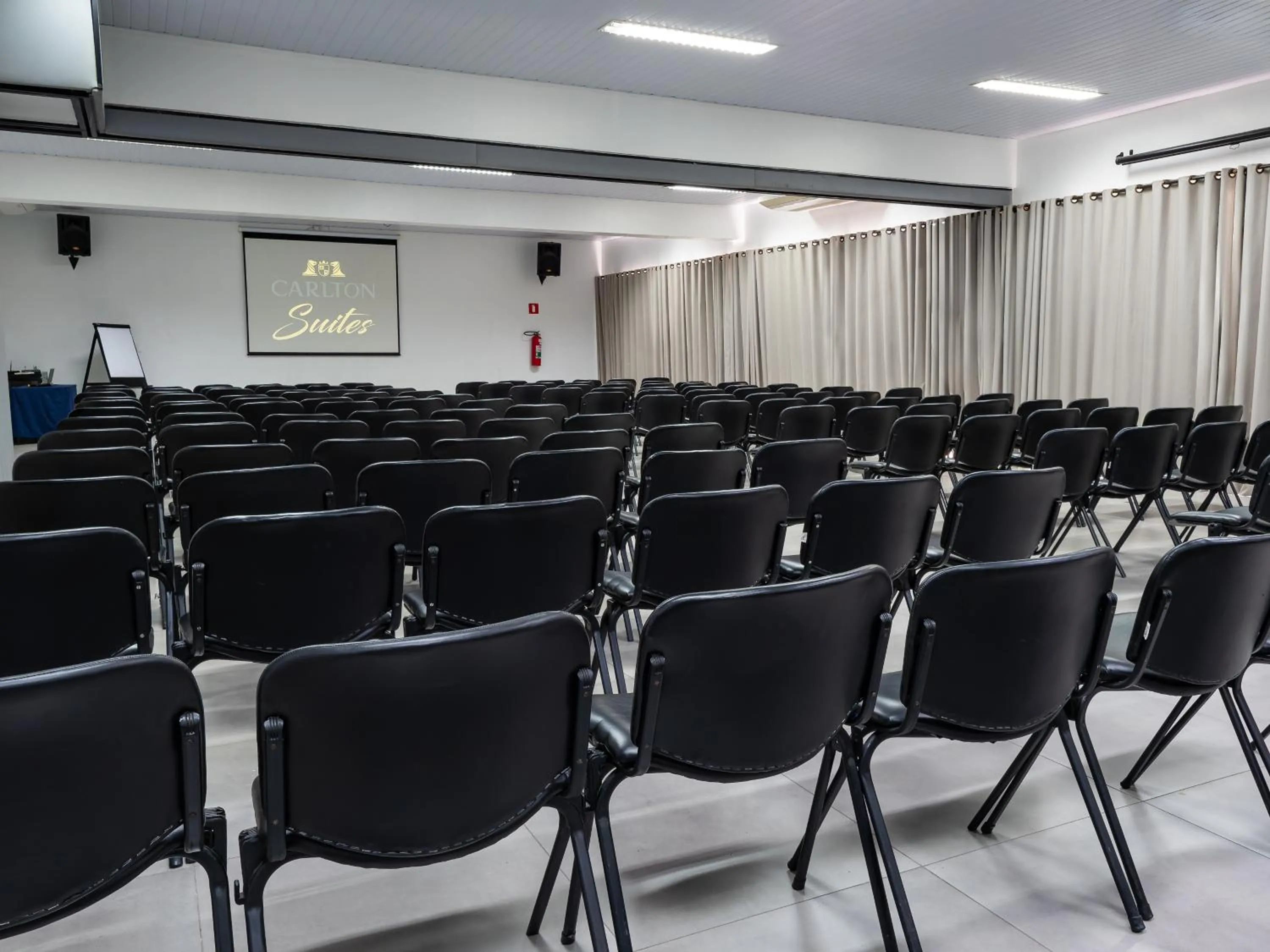 Banquet/Function facilities in Carlton Suítes Limeira