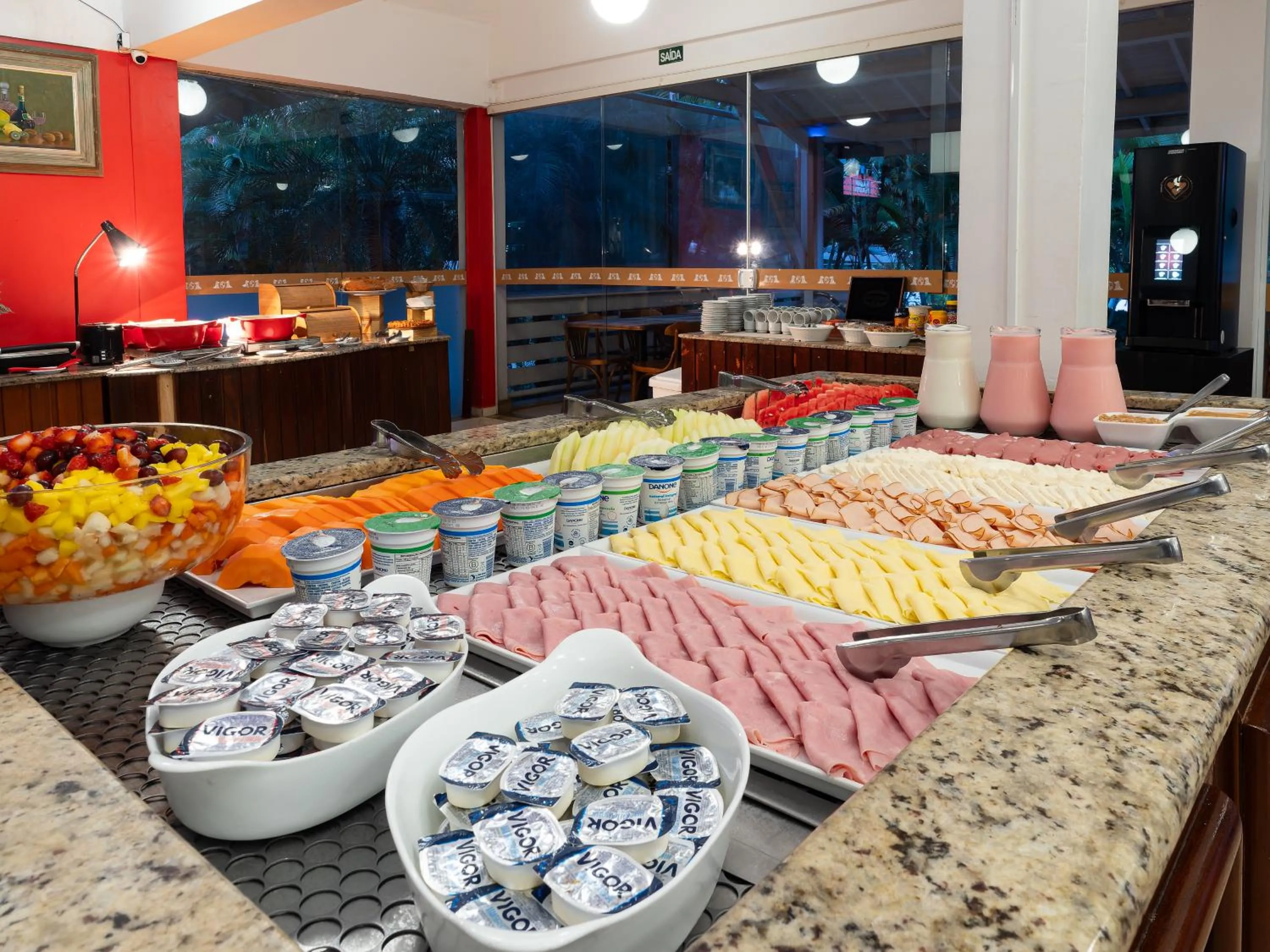 Breakfast in Carlton Suítes Limeira