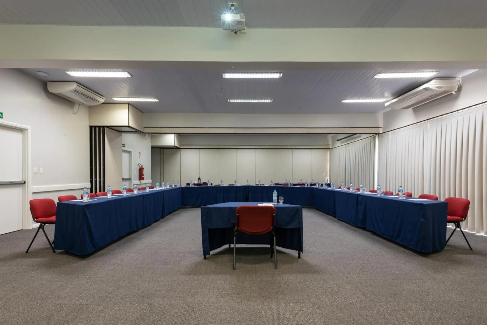 Meeting/conference room in Carlton Suítes Limeira