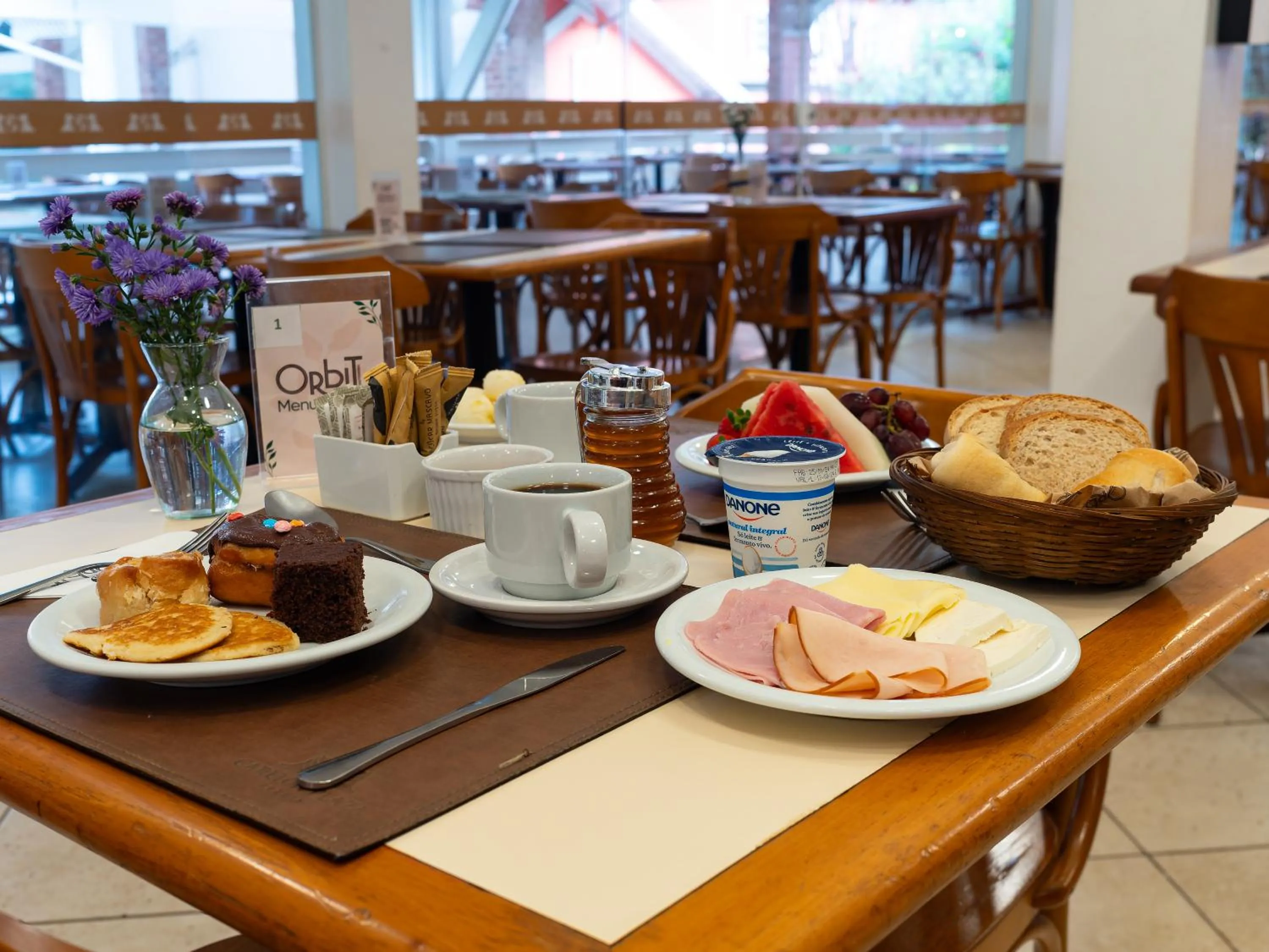 Breakfast in Carlton Suítes Limeira