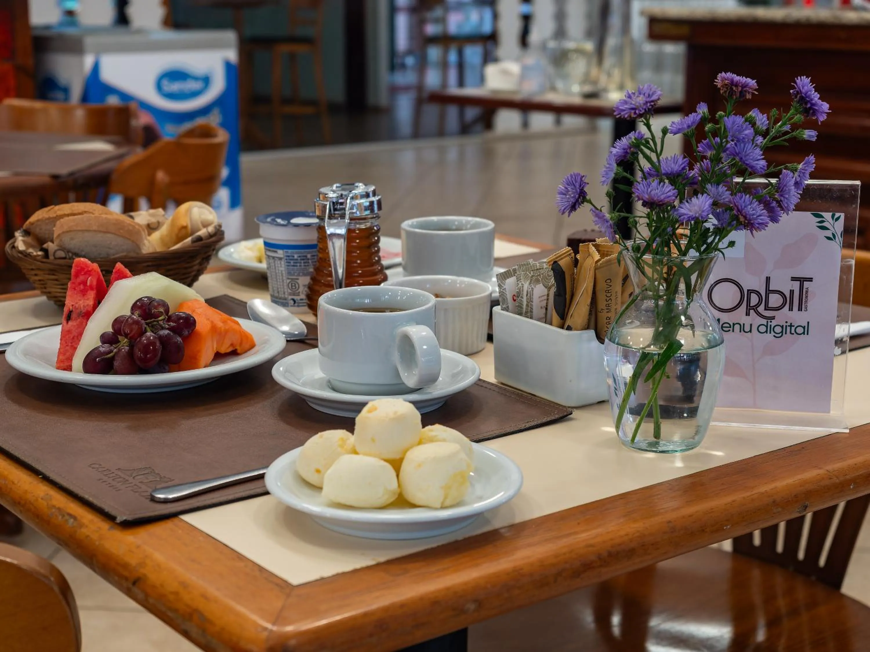Breakfast in Carlton Suítes Limeira
