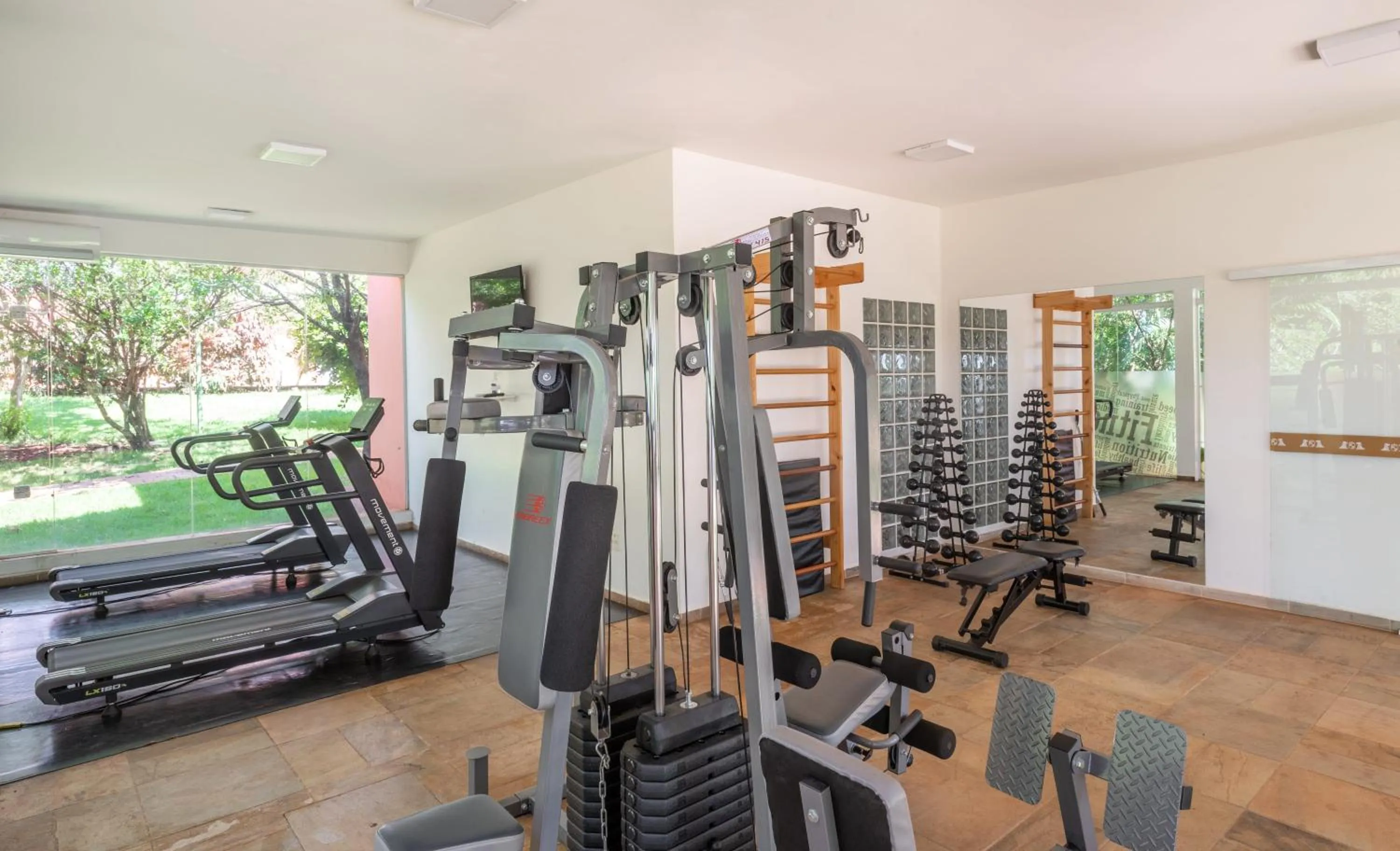 Fitness centre/facilities in Carlton Suítes Limeira