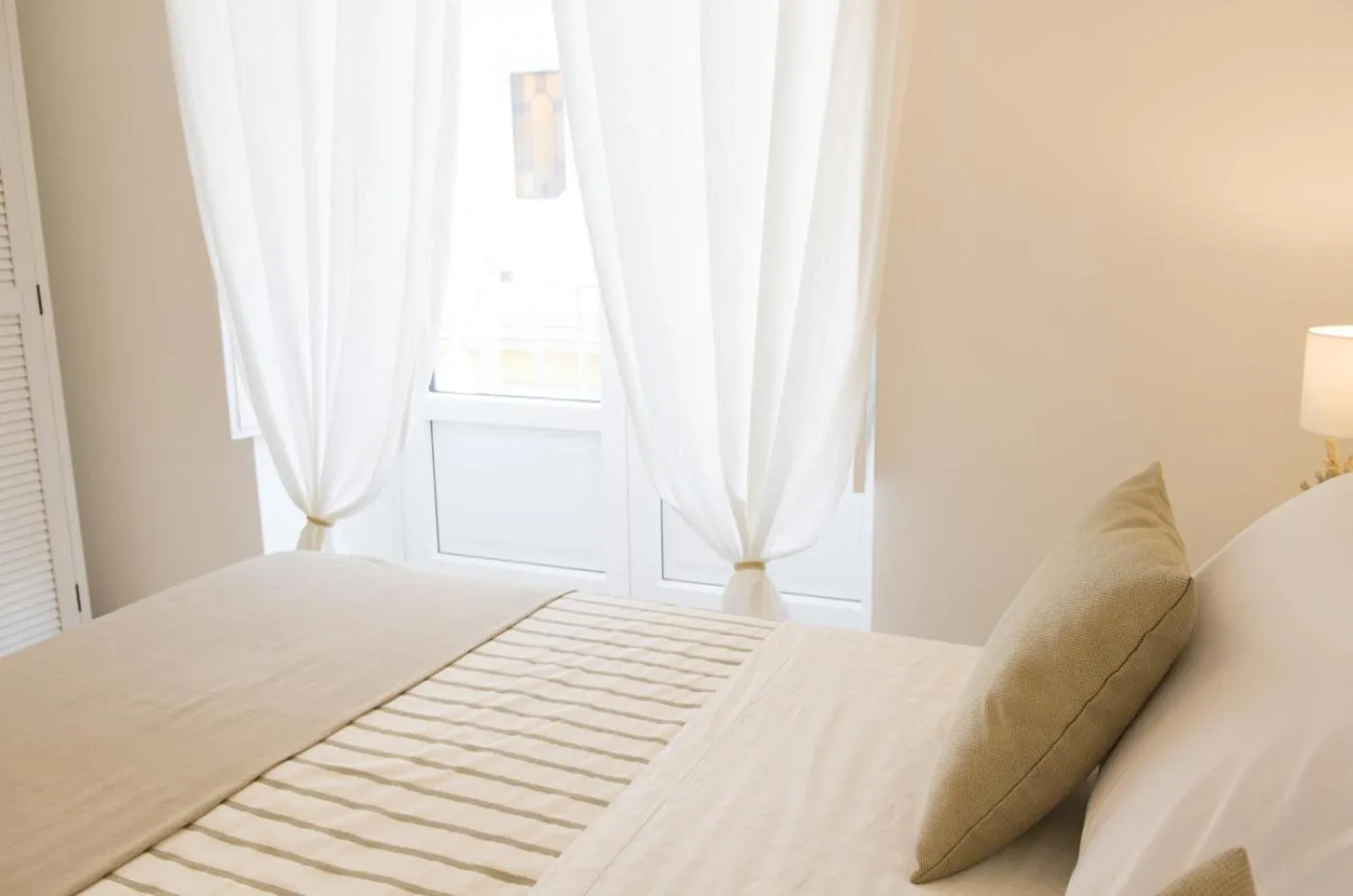 Bed in Palazzo Spasiano rooms - SORRENTO CENTER