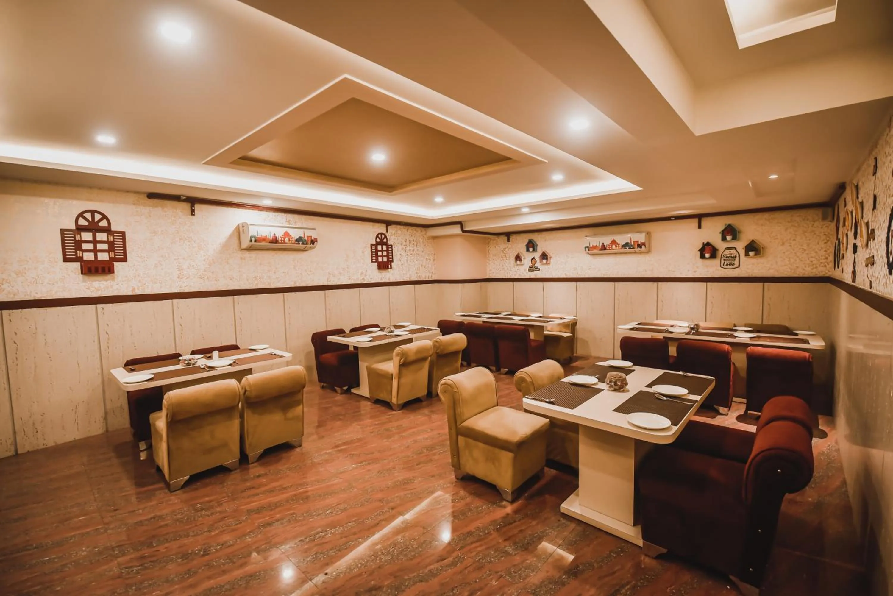 Restaurant/places to eat in Konark Grand Hotel