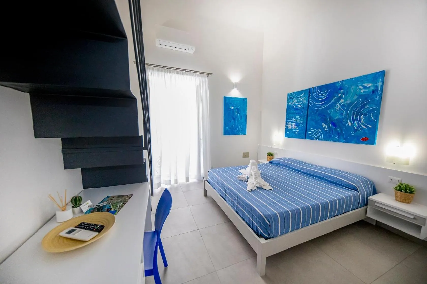 Photo of the whole room, Bed in Pepito palace