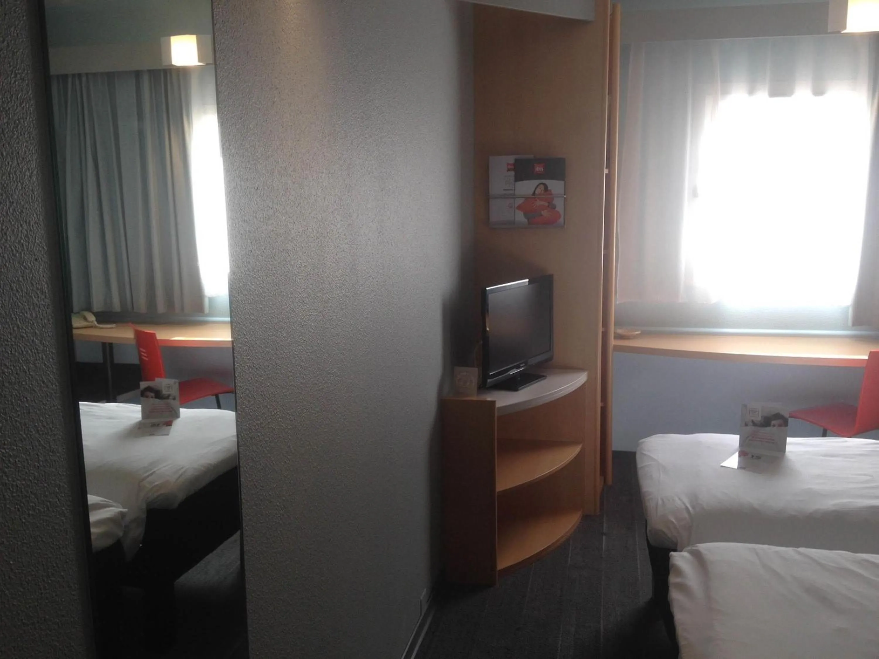 Bedroom, Bed in ibis Orange Sud
