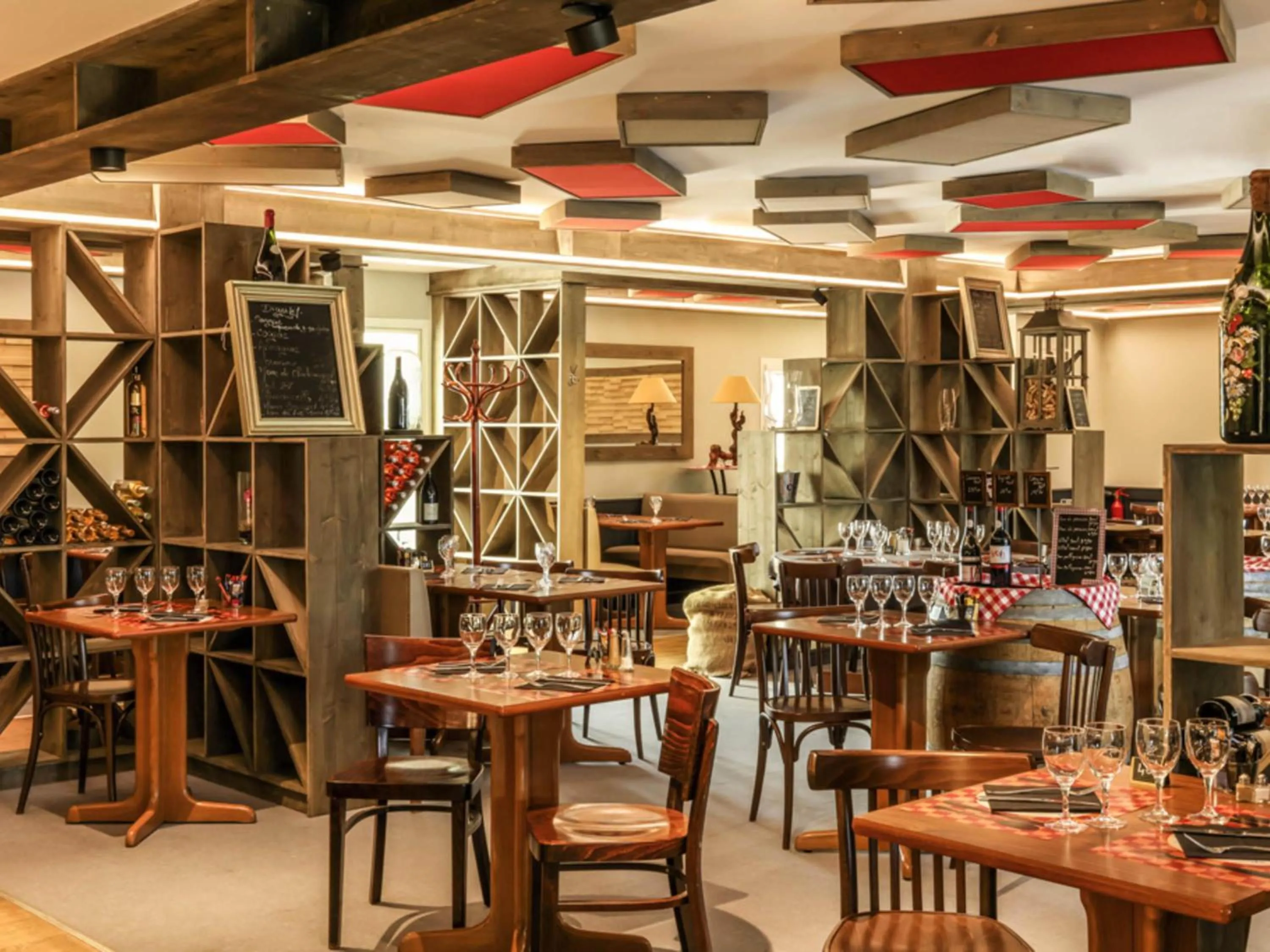 Restaurant/places to eat in ibis Orange Sud