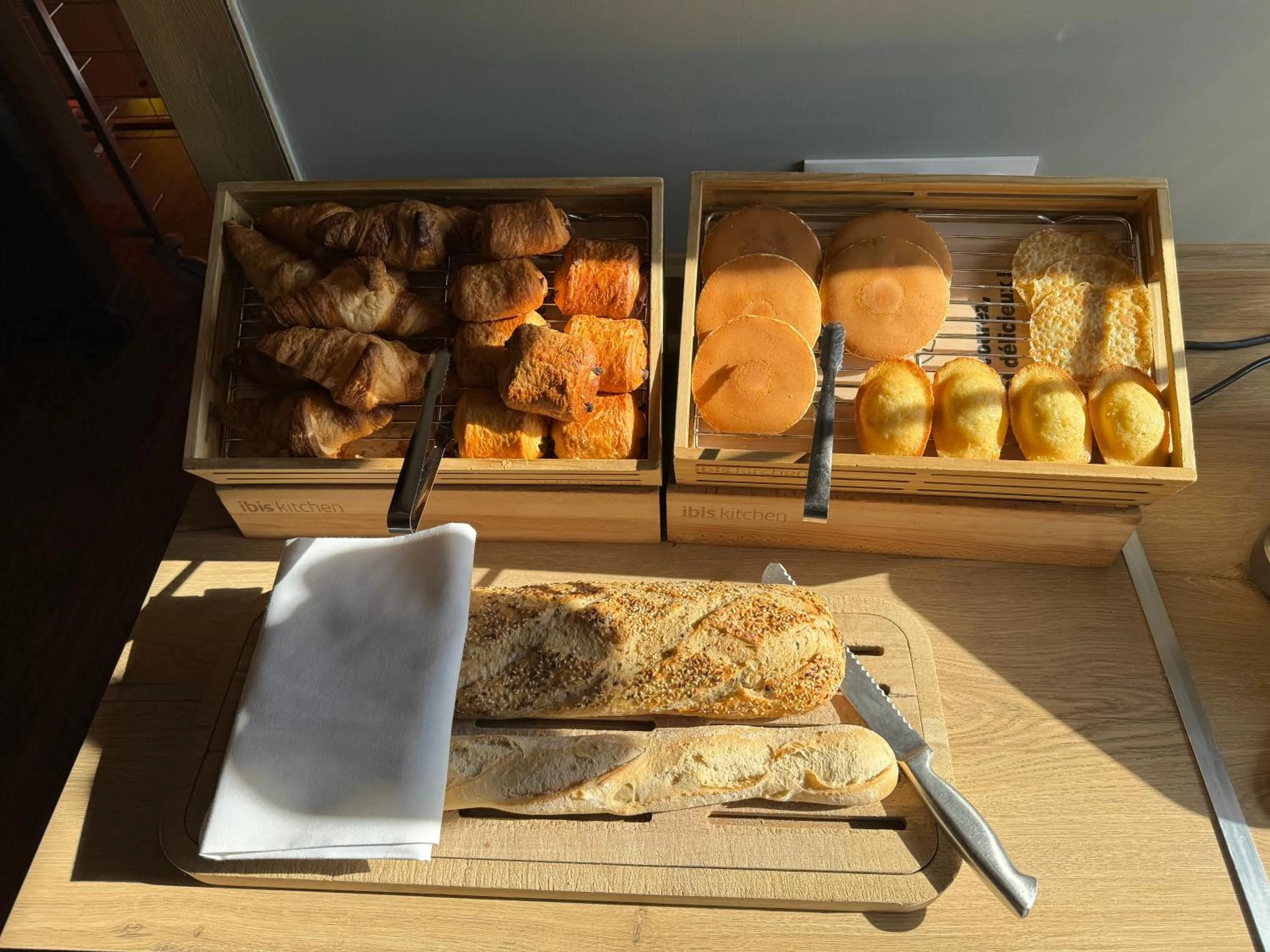 Buffet breakfast in ibis Orange Sud