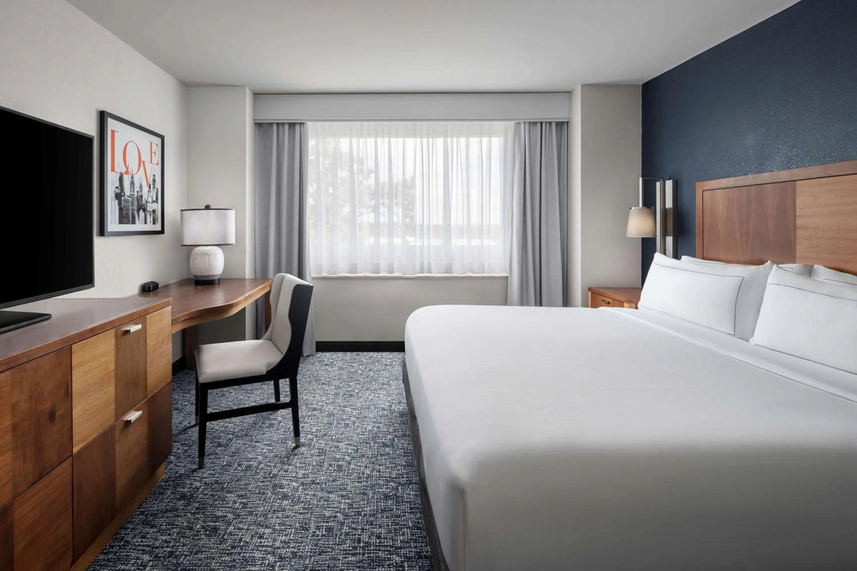 Bed in The Alloy, a DoubleTree by Hilton - Valley Forge