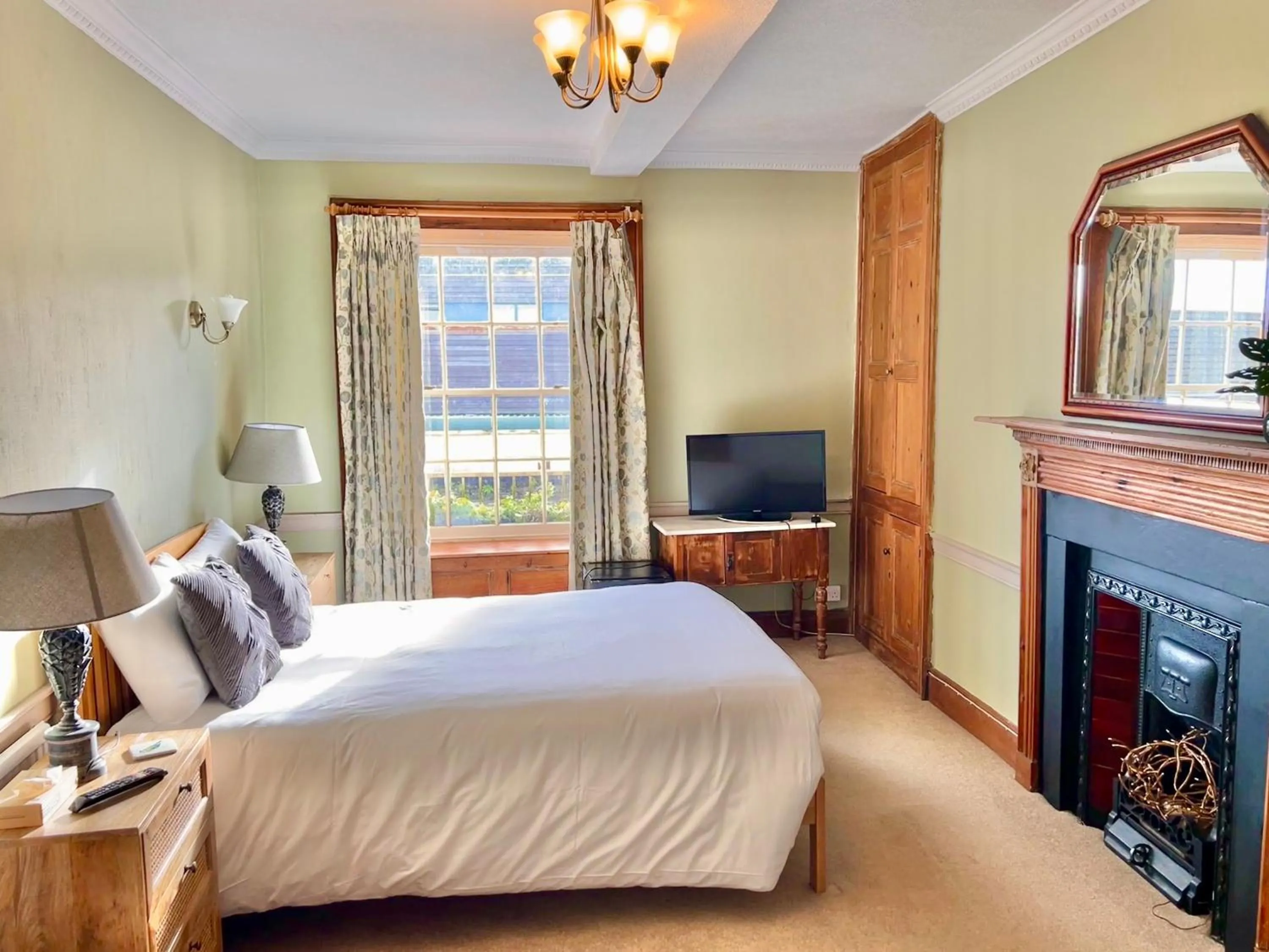 Bed in The Beacons Guest House