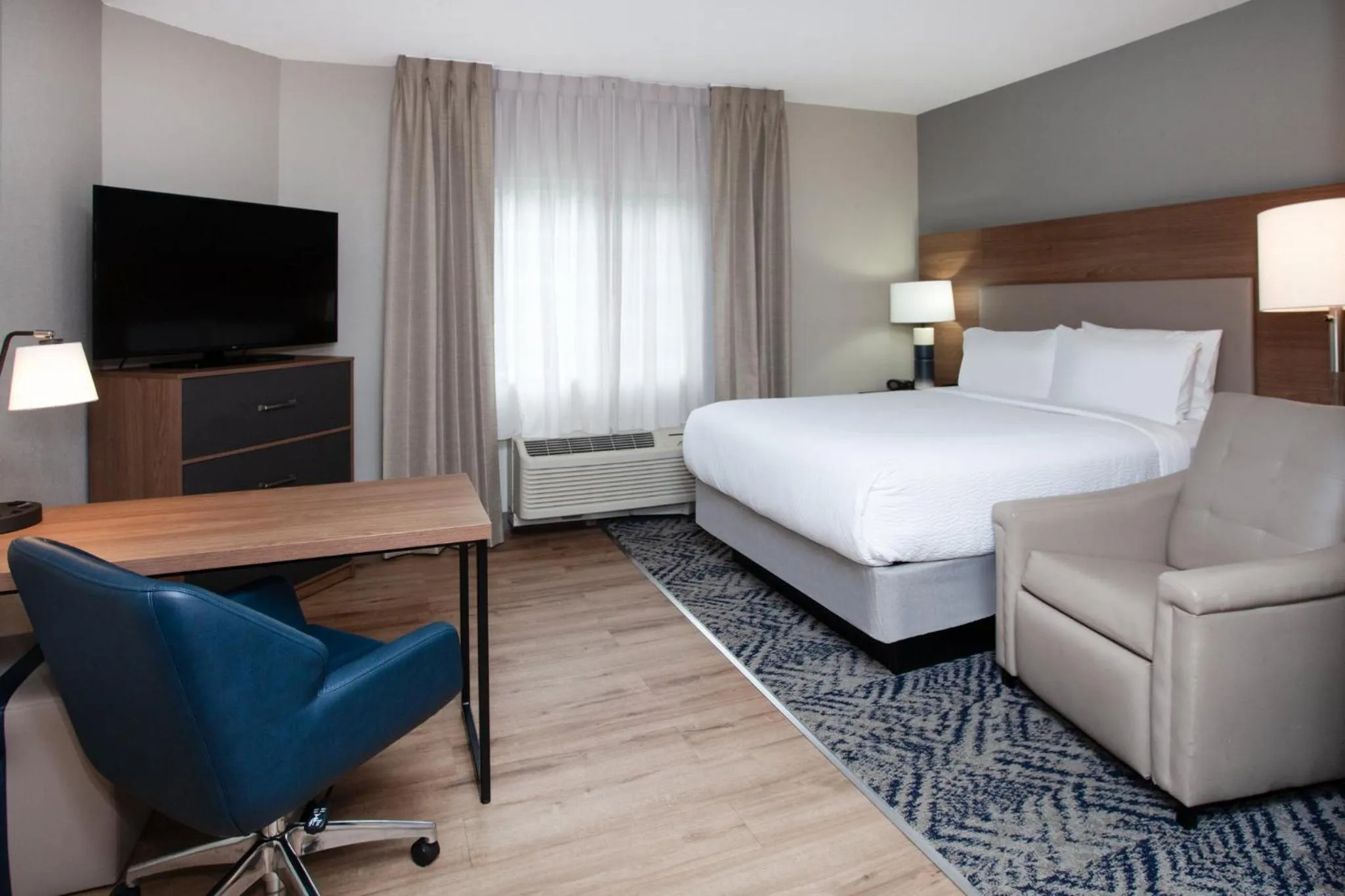 Photo of the whole room, Bed in Candlewood Suites Arundel Mills / BWI Airport by IHG