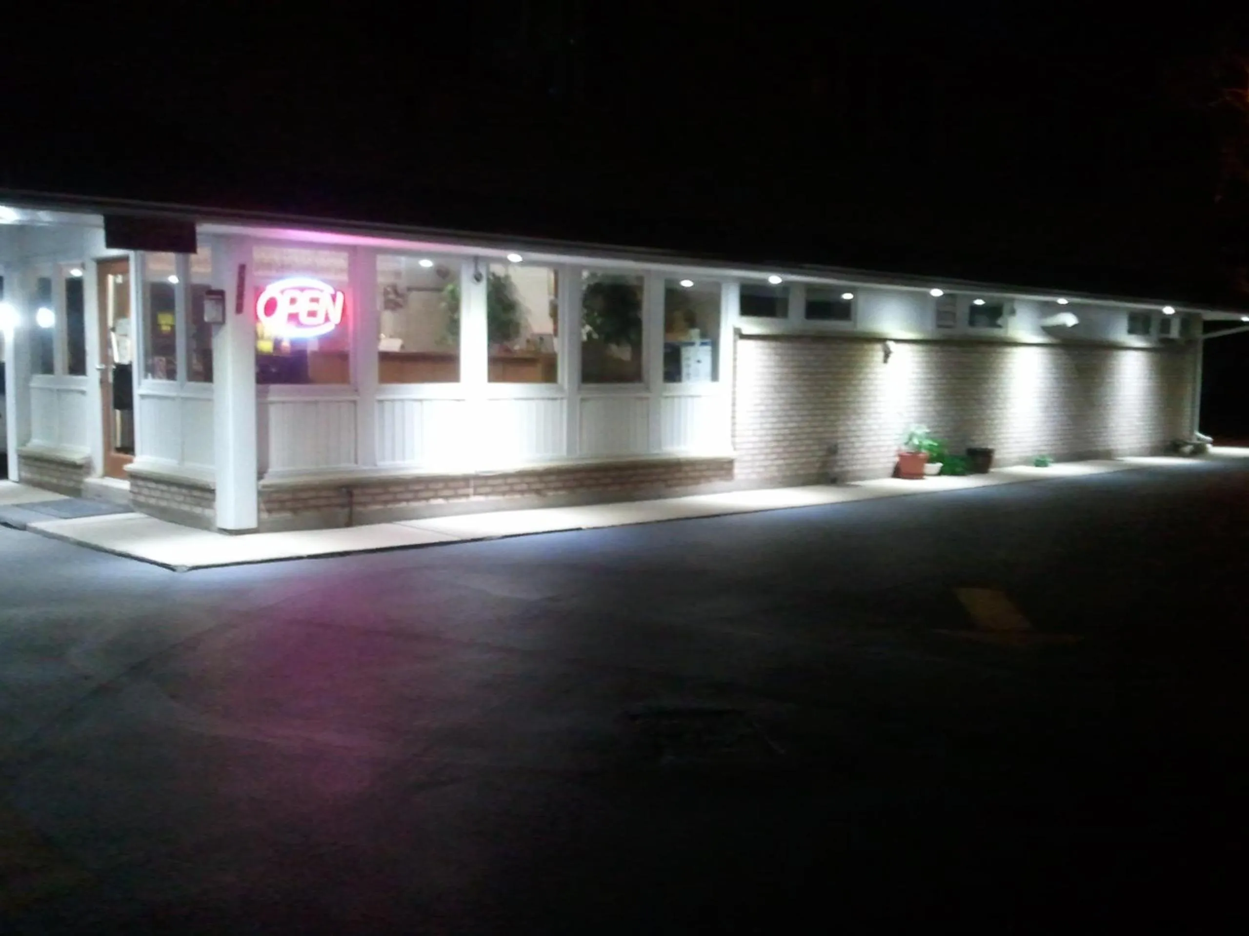 Facade/entrance in Budget Inn Fairport