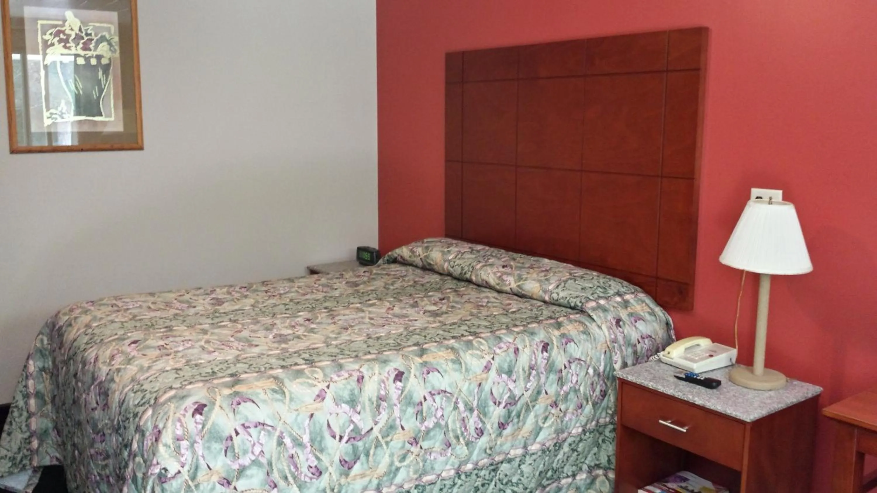 Bed in Budget Inn Fairport