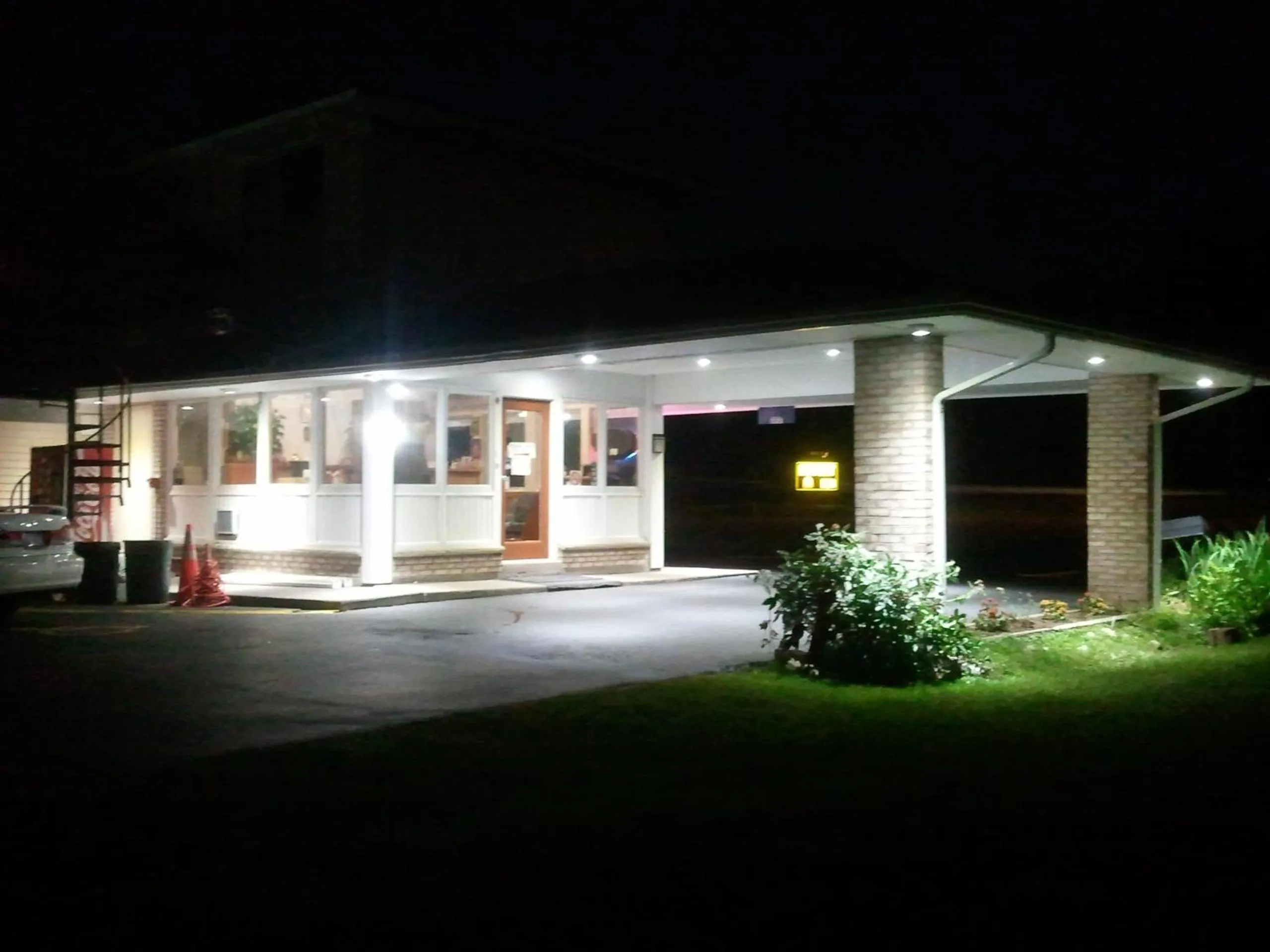 Facade/entrance in Budget Inn Fairport