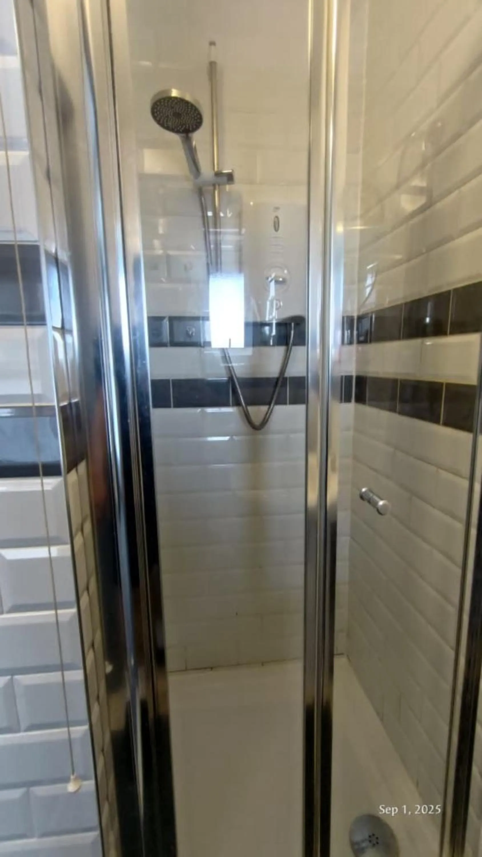 Bathroom in OYO Shore Surf Lodge