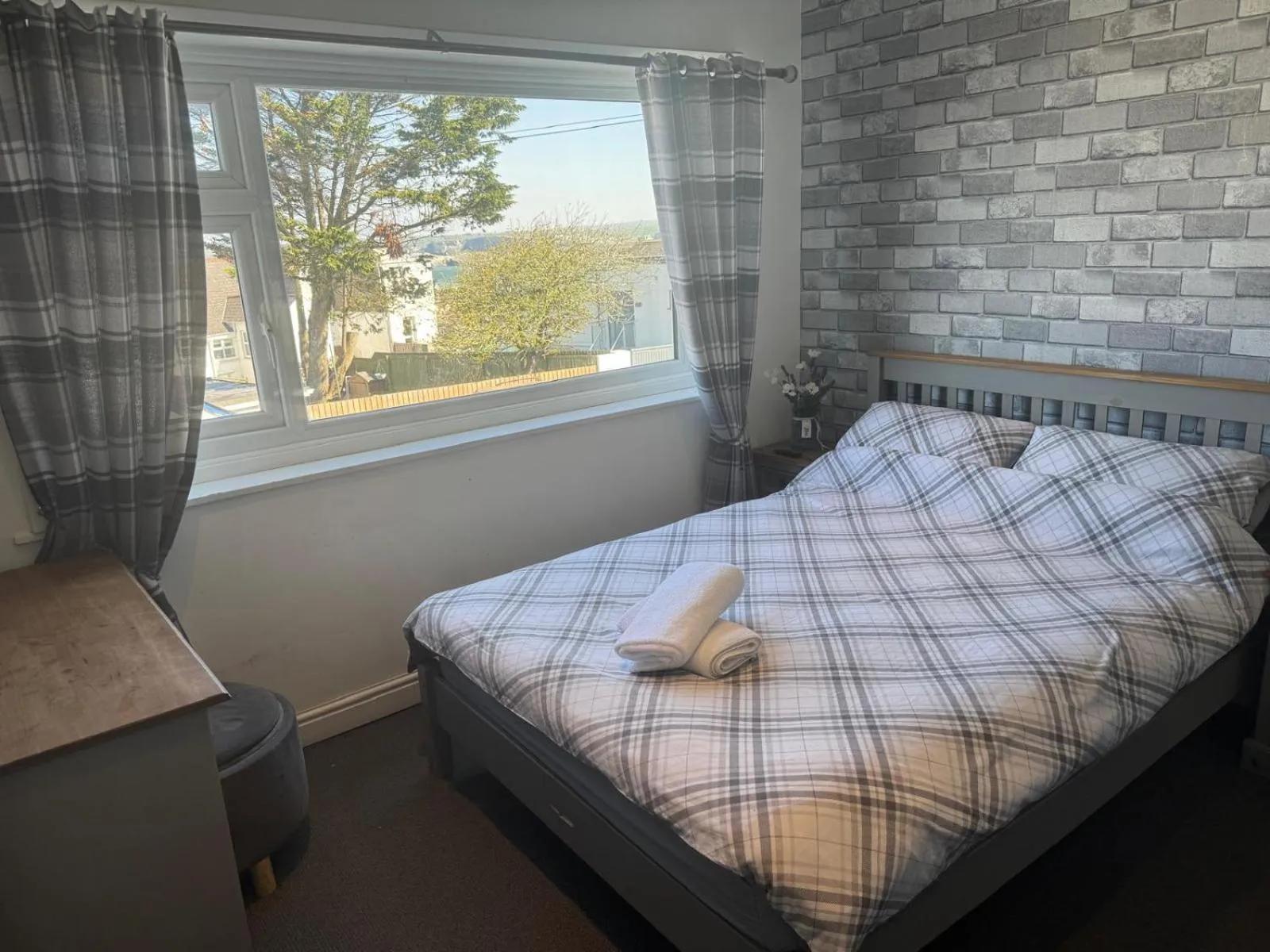 Bedroom, Bed in OYO Shore Surf Lodge