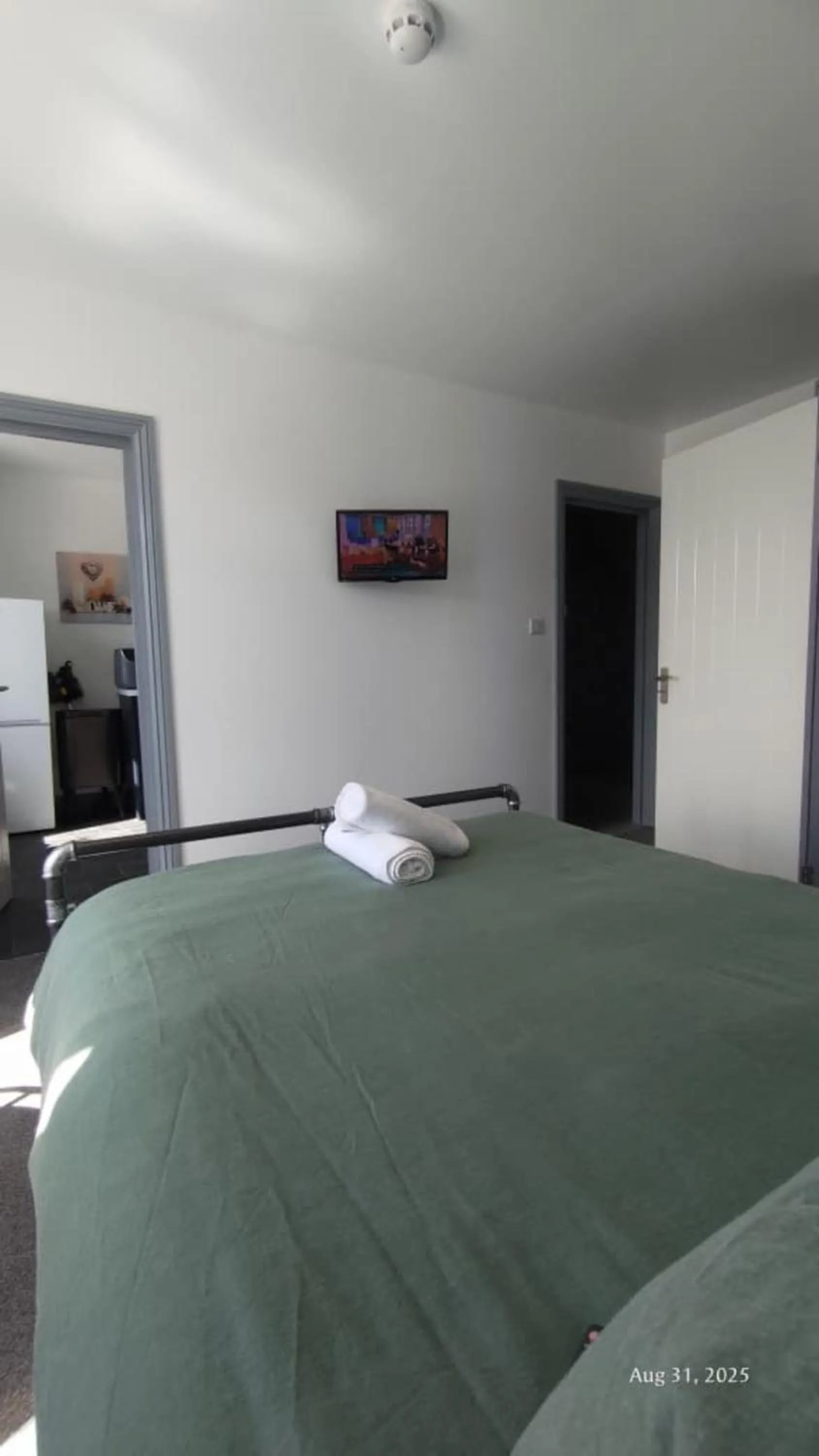 Bedroom, Bed in OYO Shore Surf Lodge
