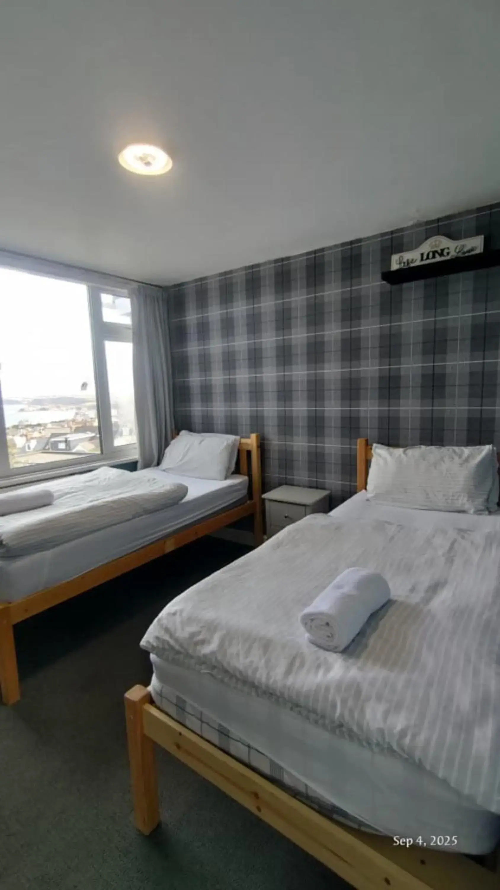 Standard Twin Room with Shared Bathroom in OYO Shore Surf Lodge Standard Twin Room with Shared Bathroom in OYO Shore Surf Lodge