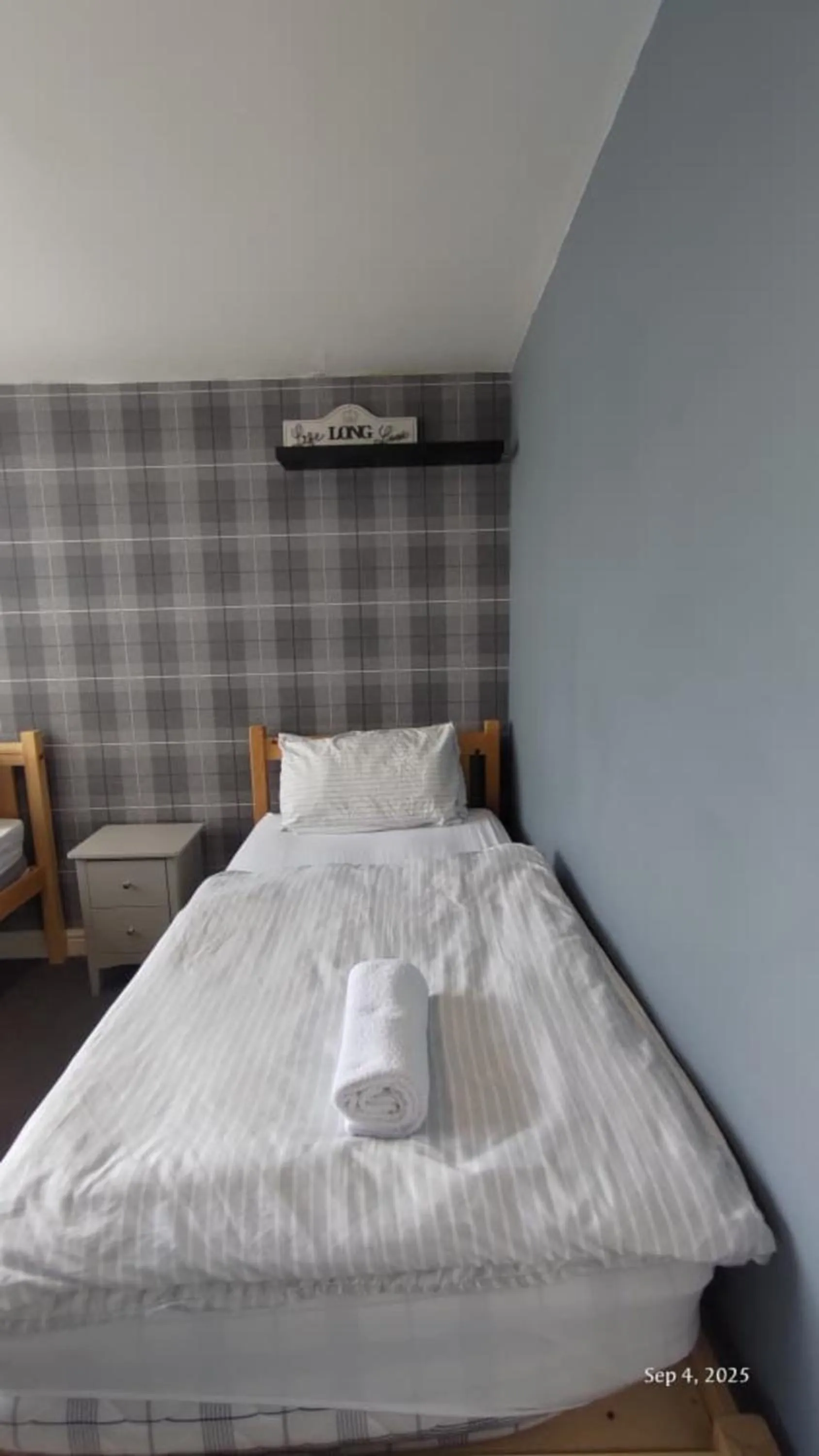 Bedroom, Bed in OYO Shore Surf Lodge