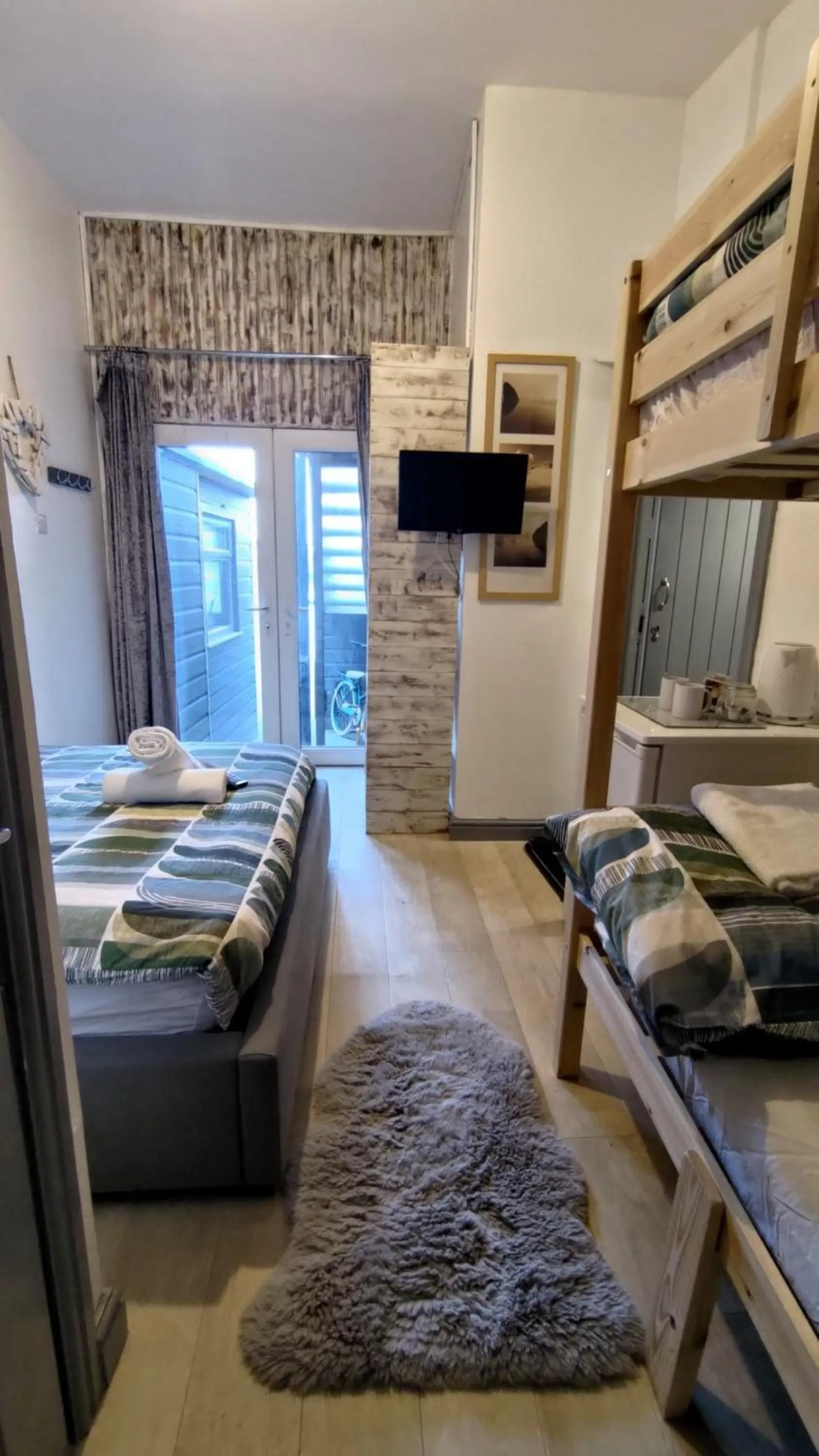 Bedroom, Bed in OYO Shore Surf Lodge