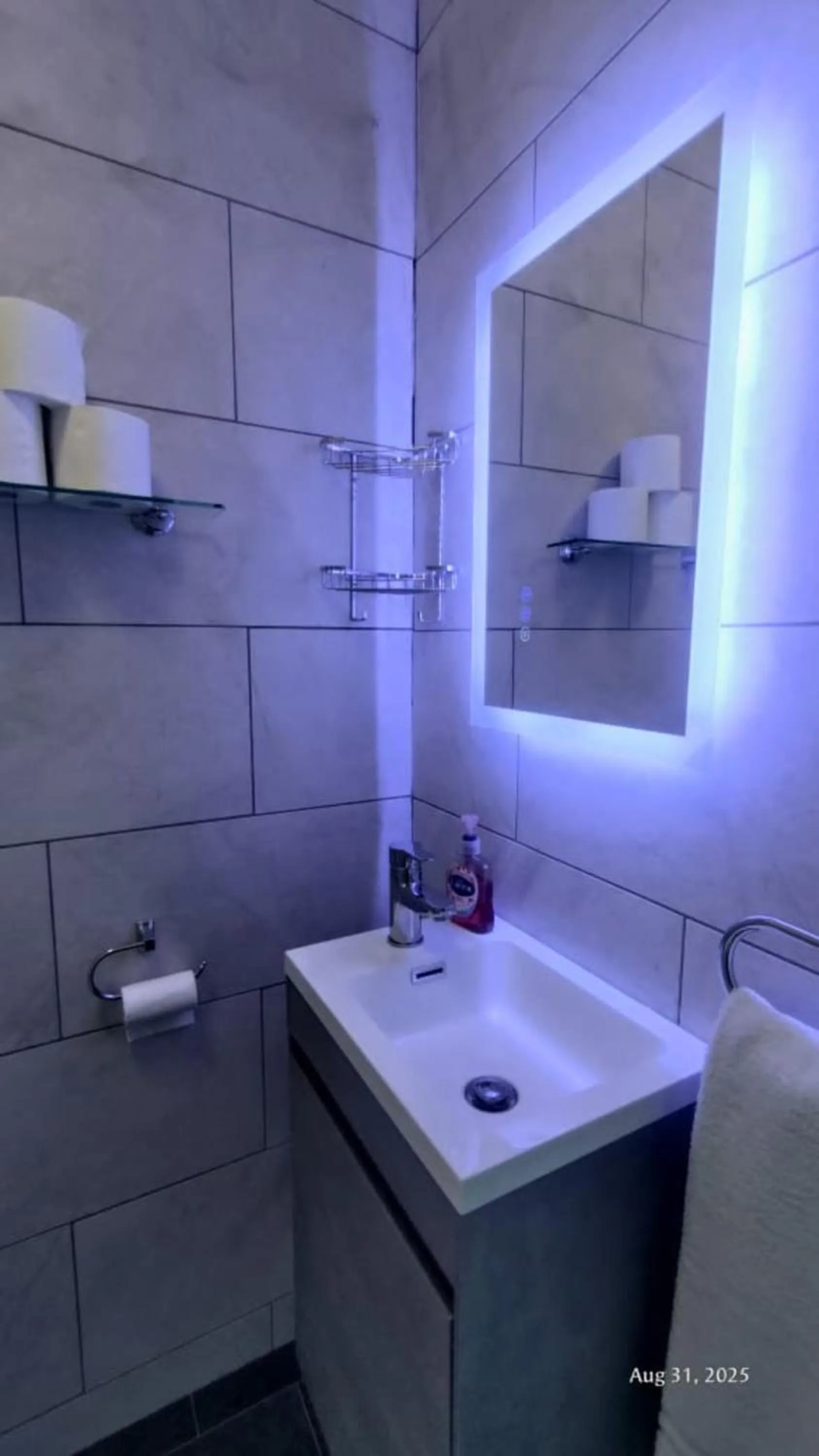 Bathroom in OYO Shore Surf Lodge