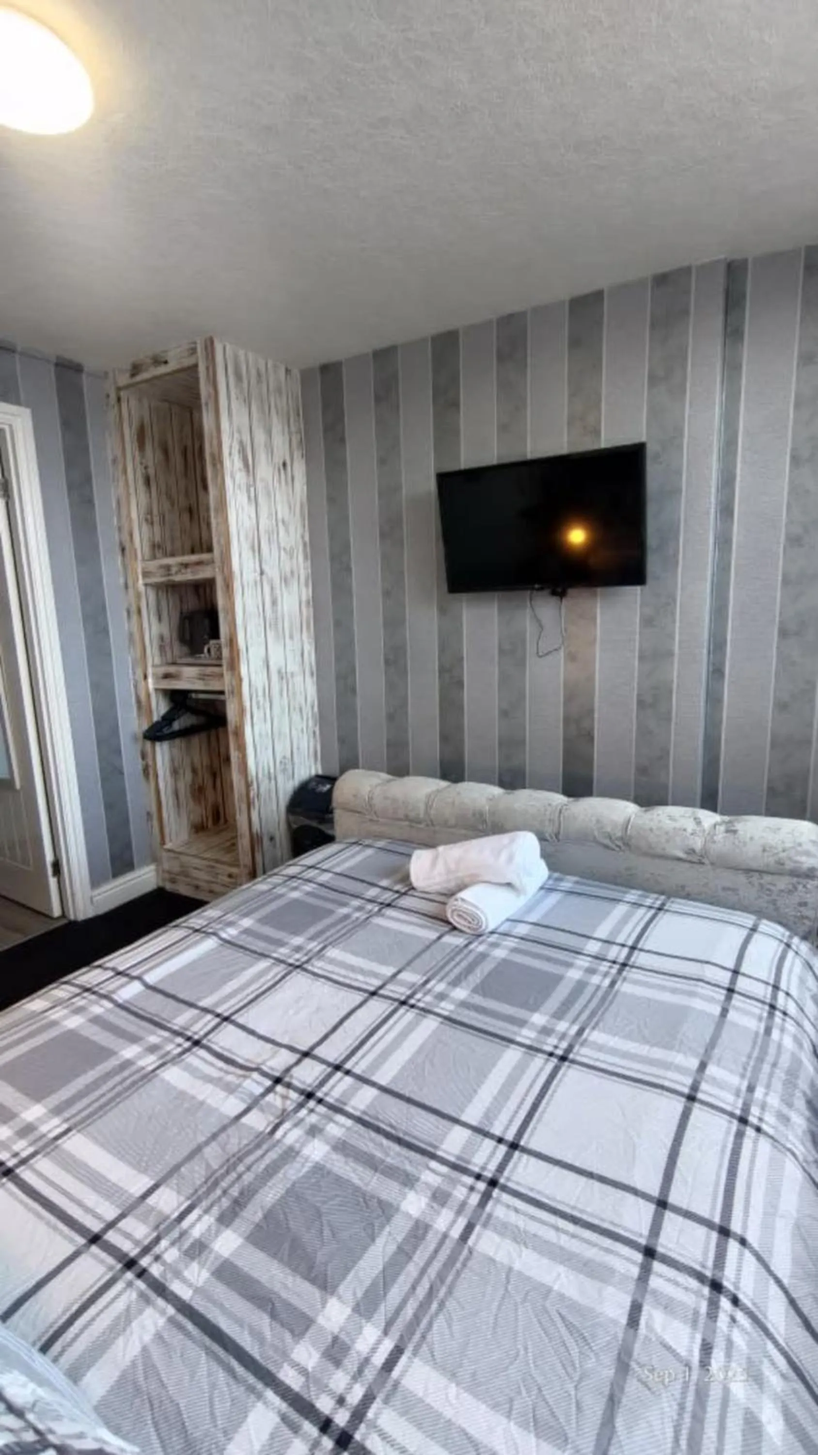 Bedroom, Bed in OYO Shore Surf Lodge