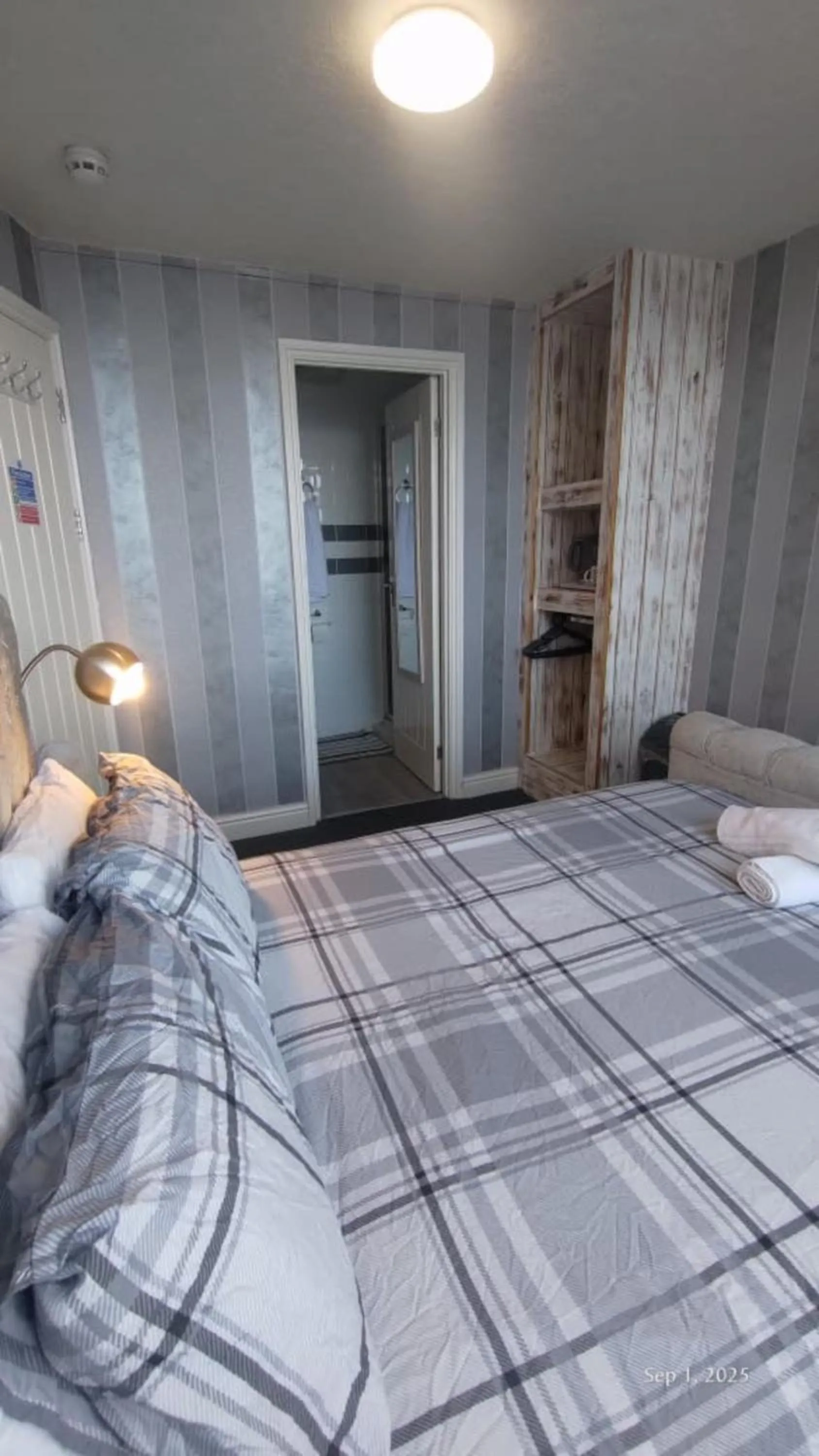 Bedroom, Bed in OYO Shore Surf Lodge