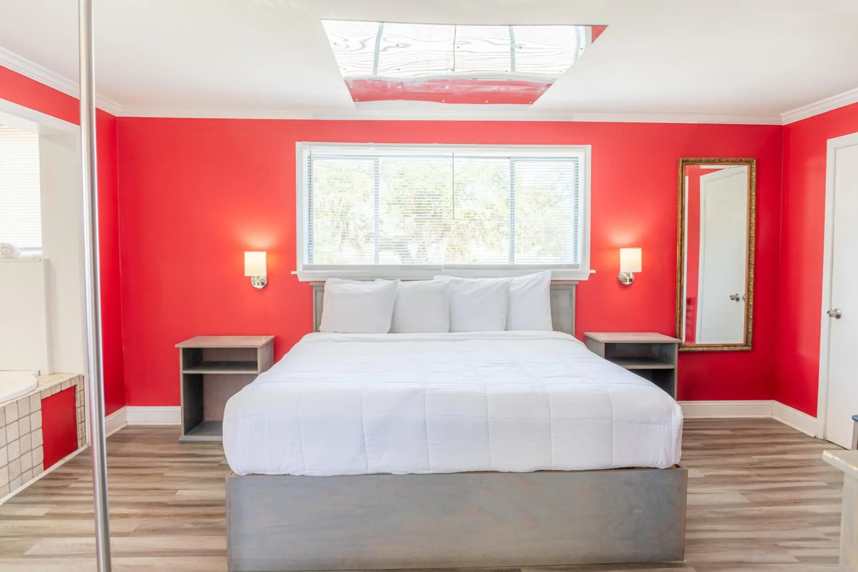 Red Room in Atlantis Inn - Tybee Island Red Room in Atlantis Inn - Tybee Island