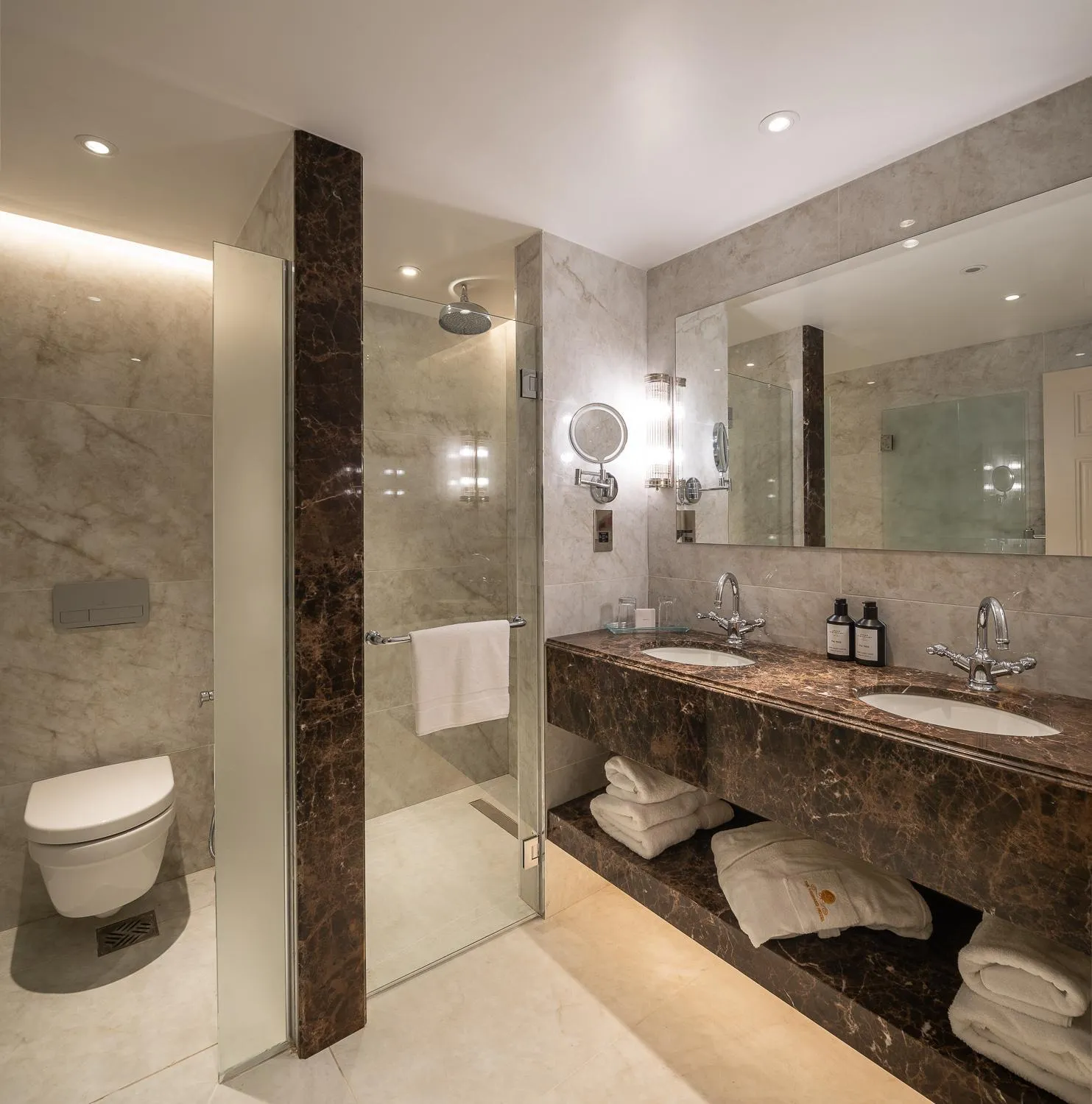 Shower in The Leonard Hotel